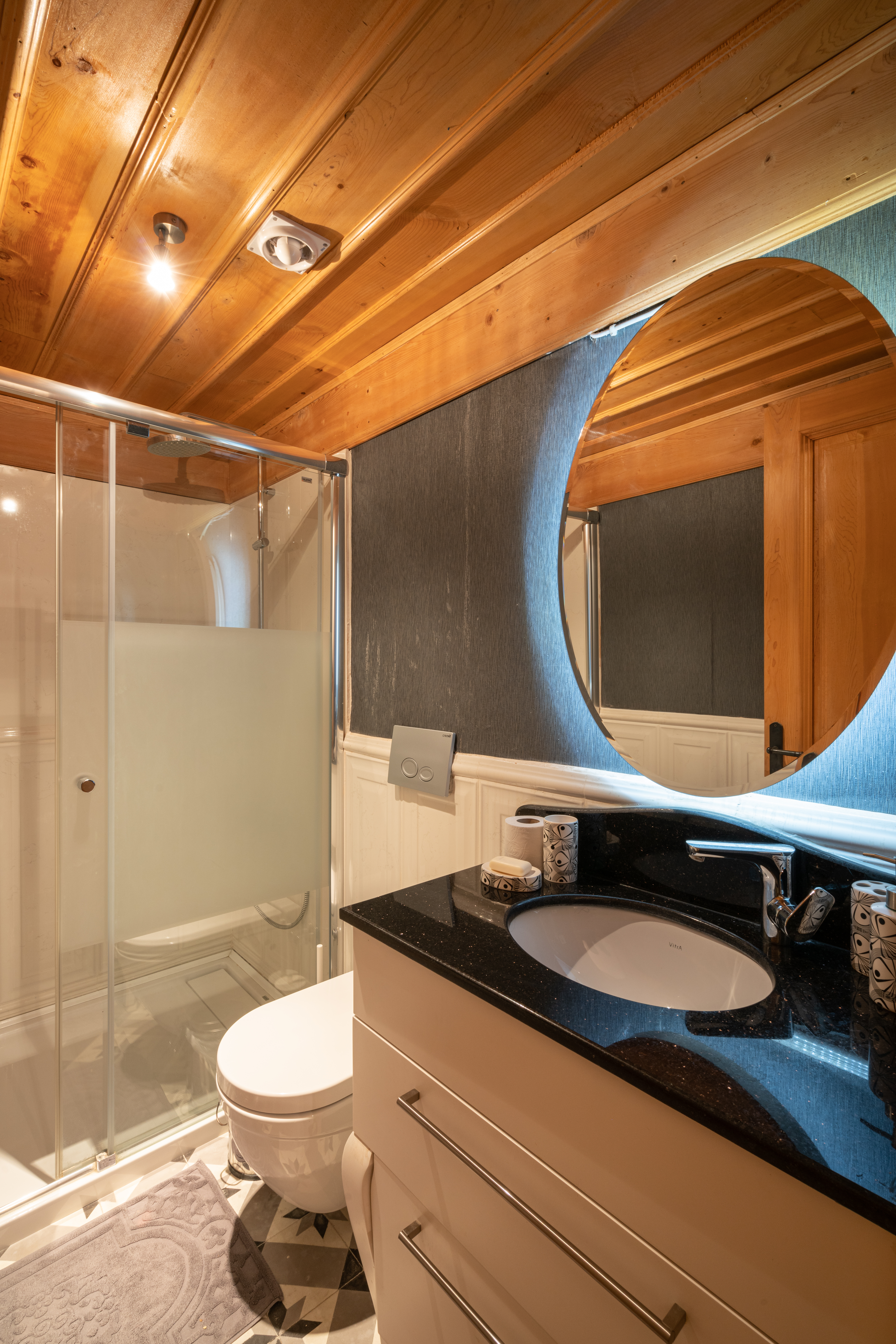 Apartment Three Bedrooms Two Bathrooms