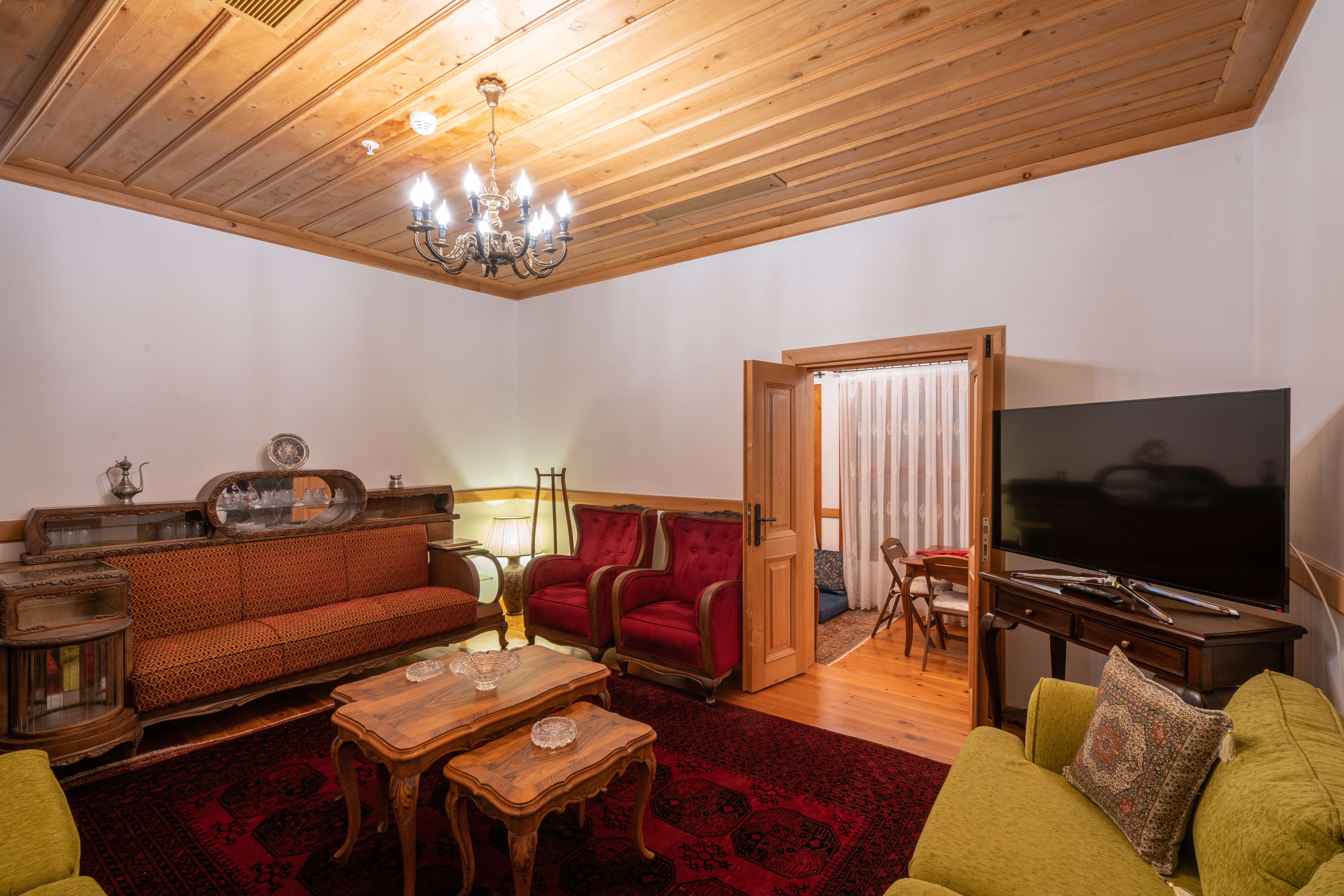 Apartment Three Bedrooms Two Bathrooms