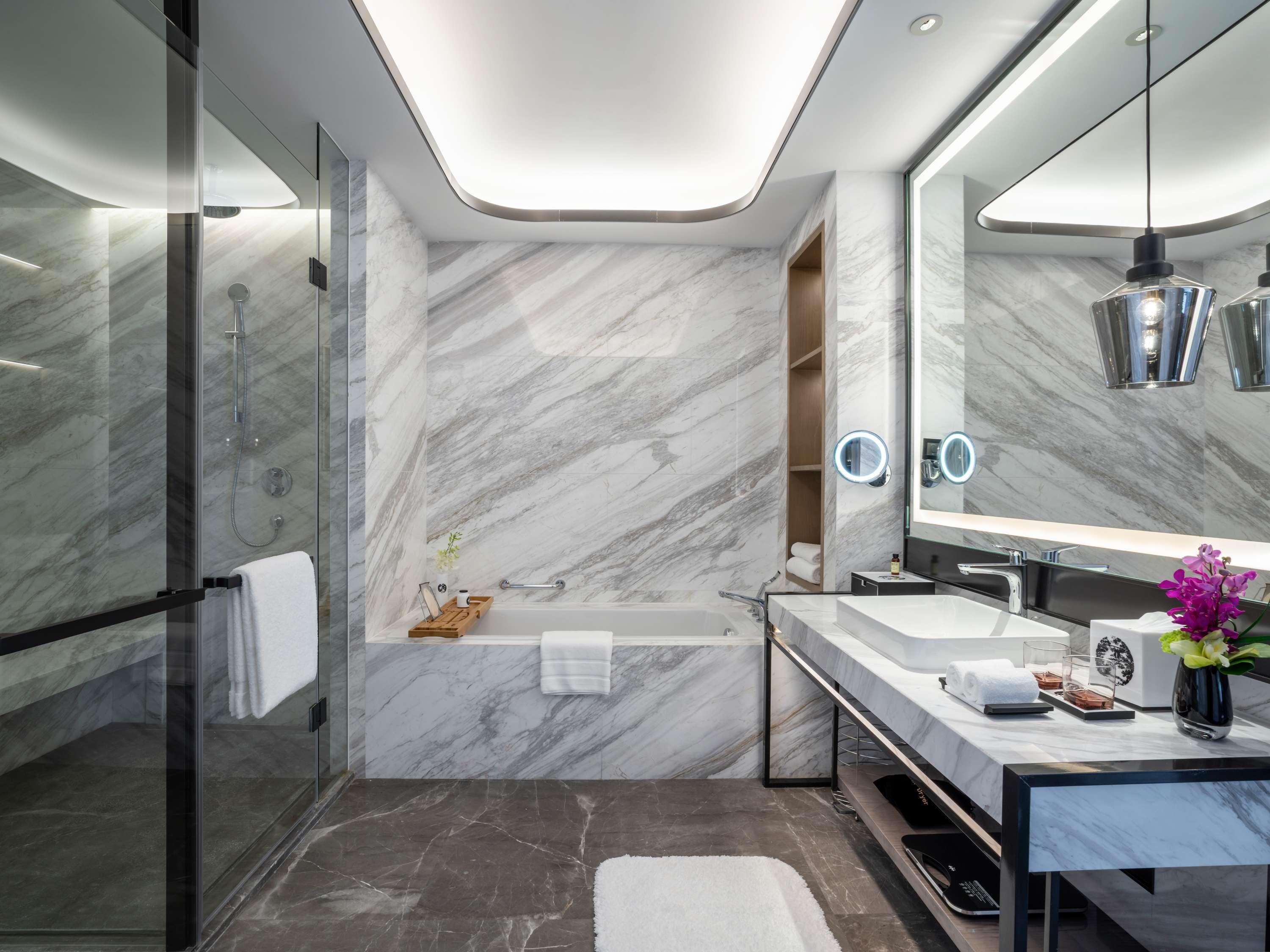 Suite Deluxe King Bed