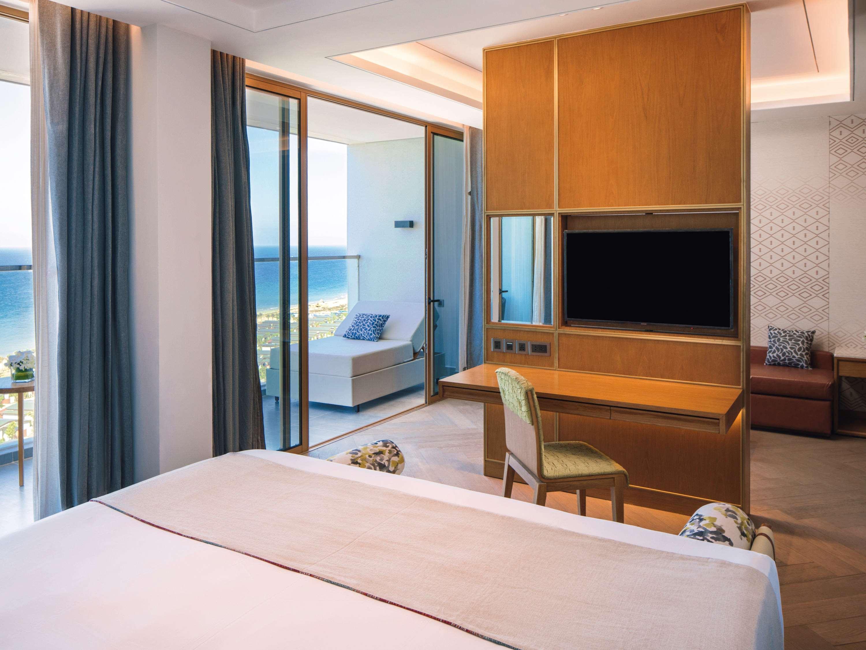 Junior Suite Sea View King Bed