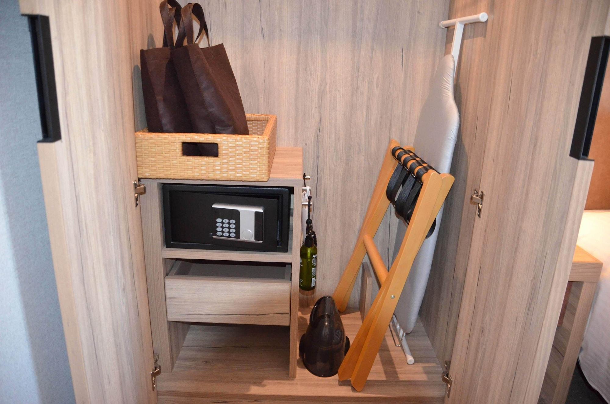 Double Deluxe Queen Bed