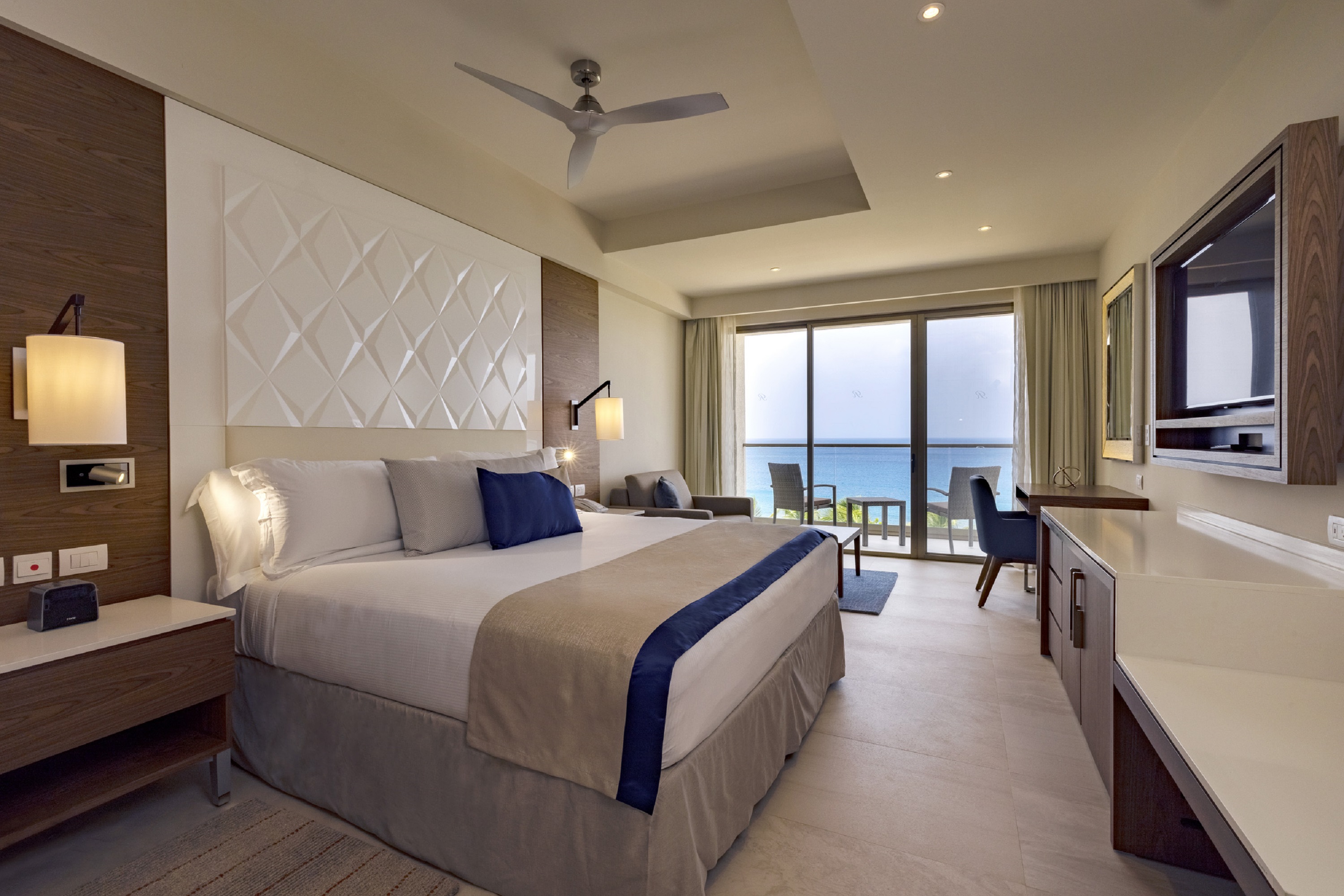 Junior Suite Ocean Front
