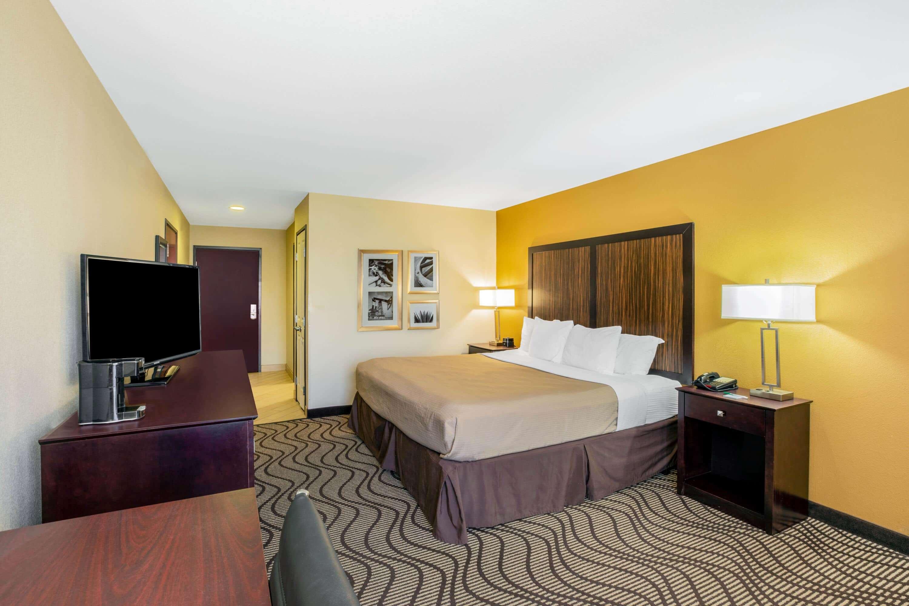 Suite Deluxe King Bed