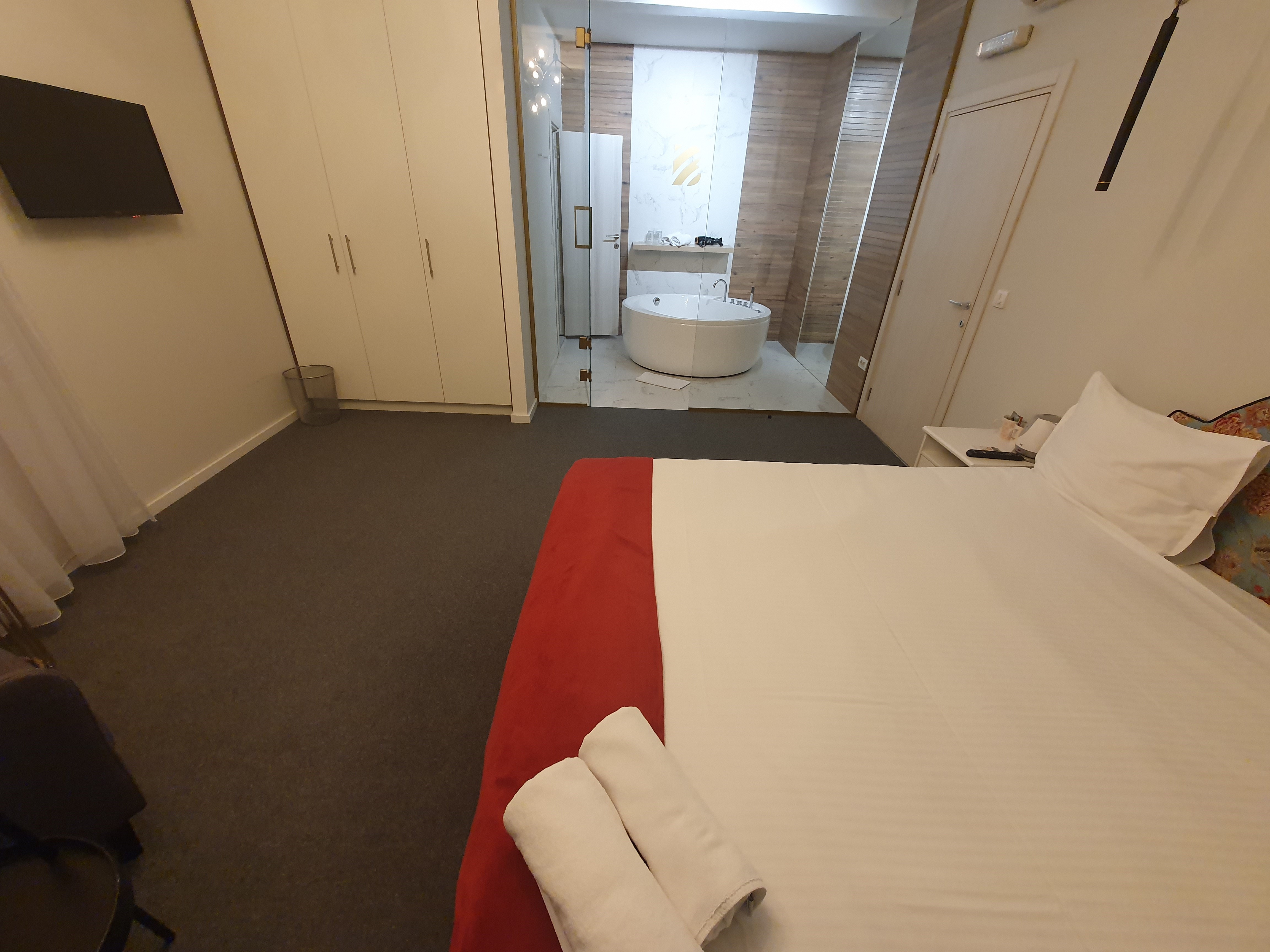 Double King Bed with Jacuzzi