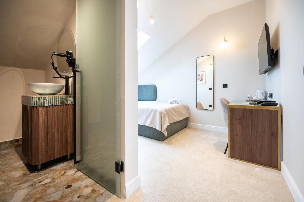 Single Deluxe One Bed