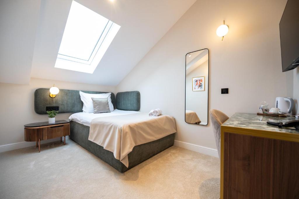 Single Deluxe One Bed