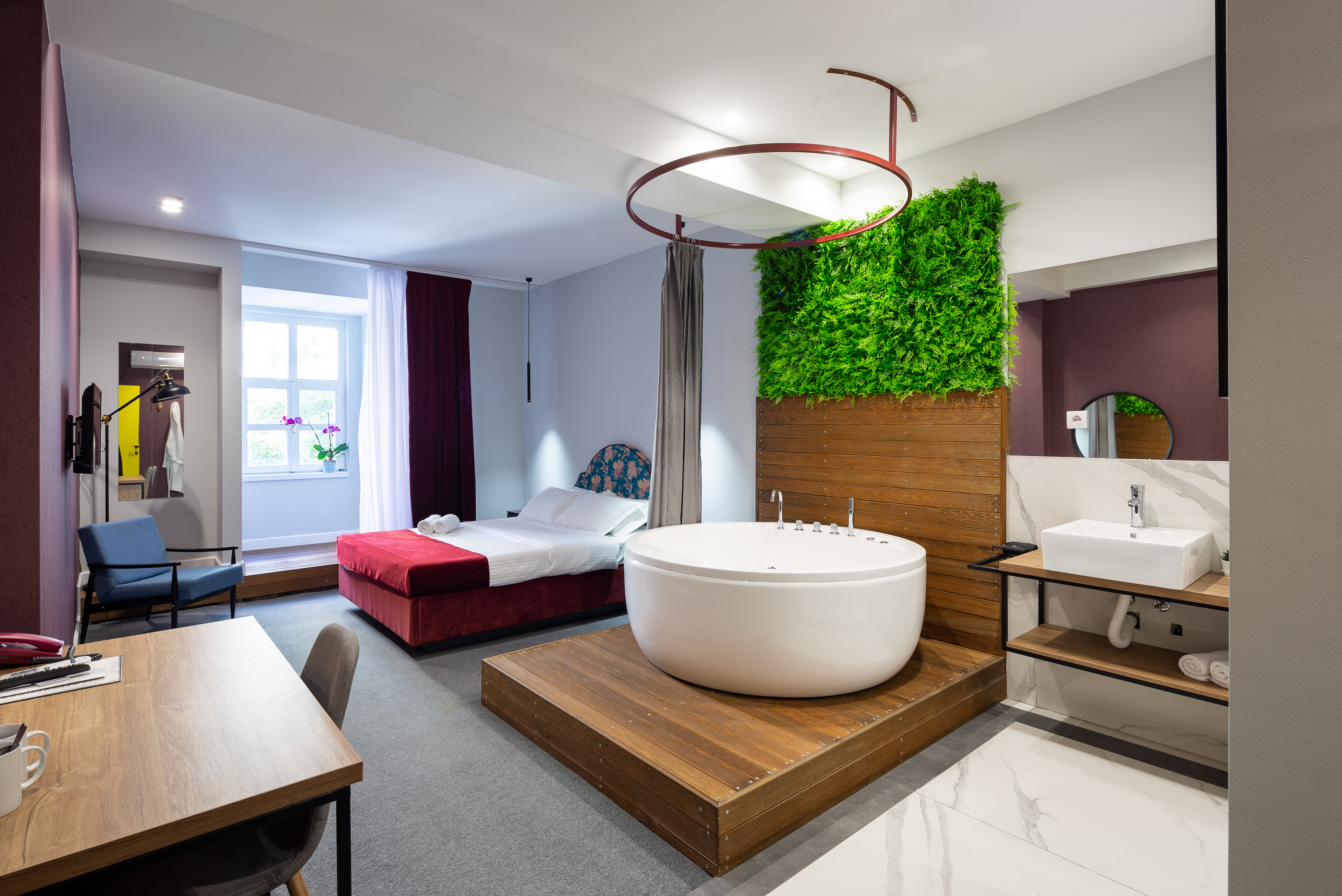 Double King Bed with Jacuzzi