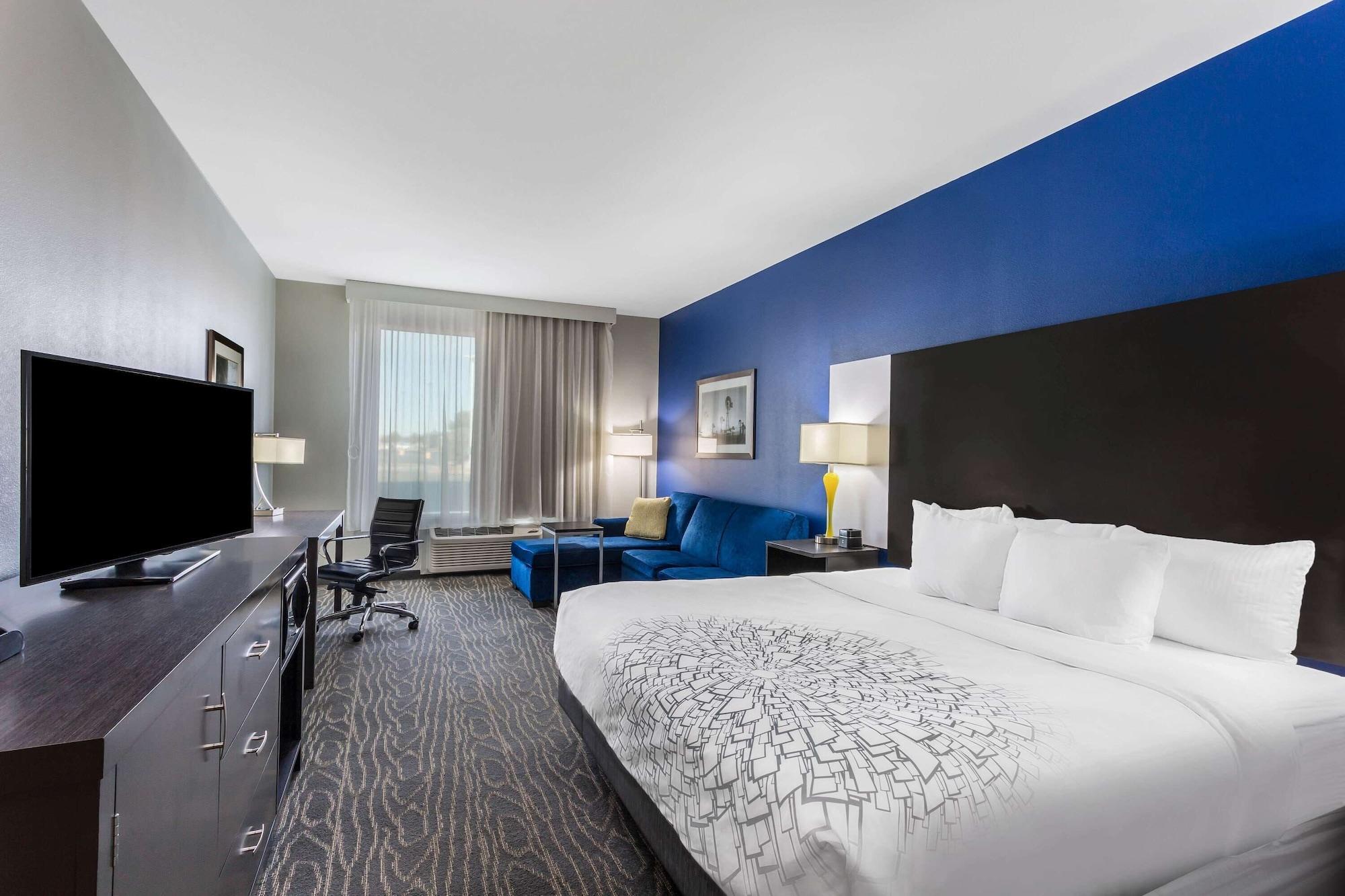 Double Deluxe King Bed