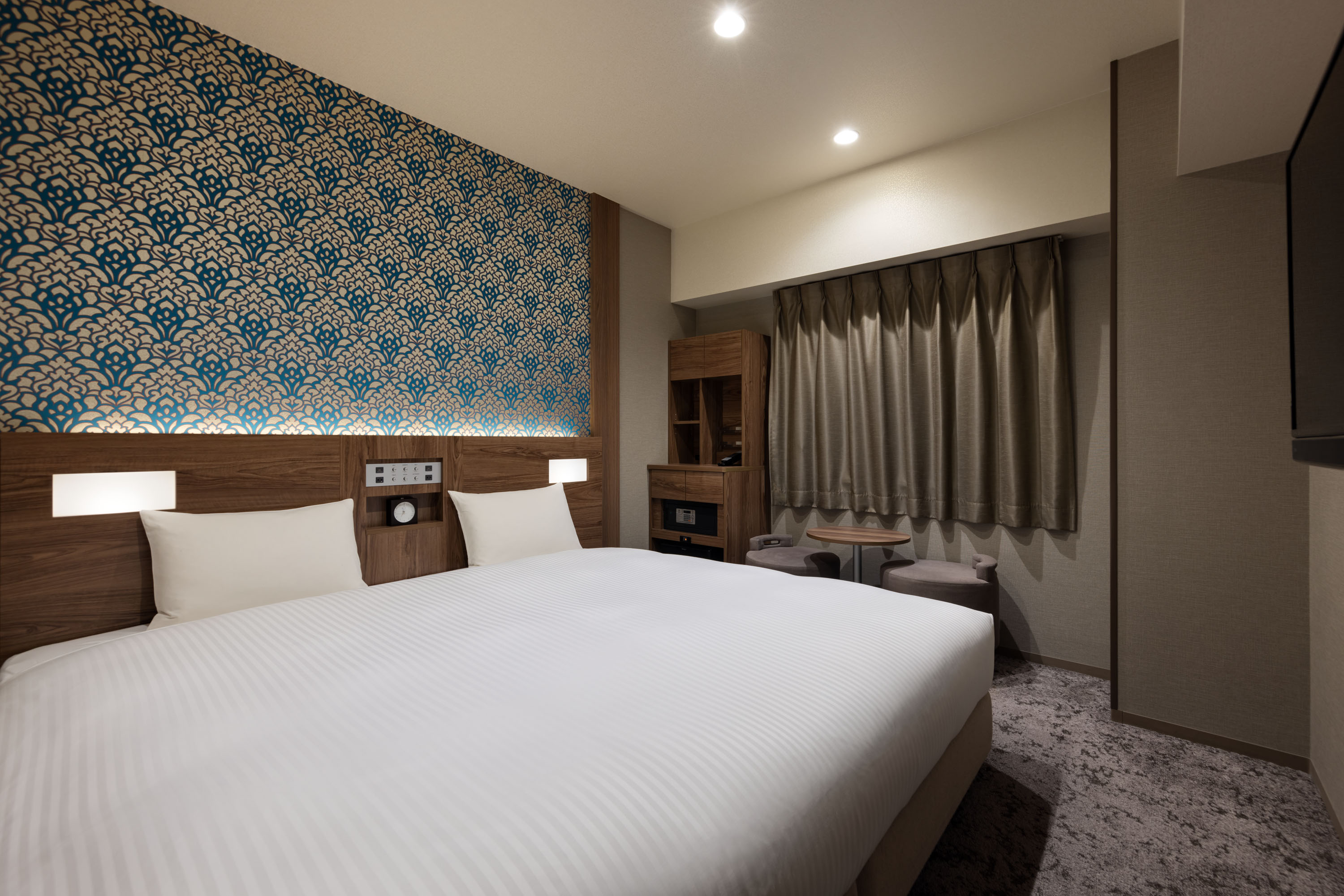 Double King Size Bed