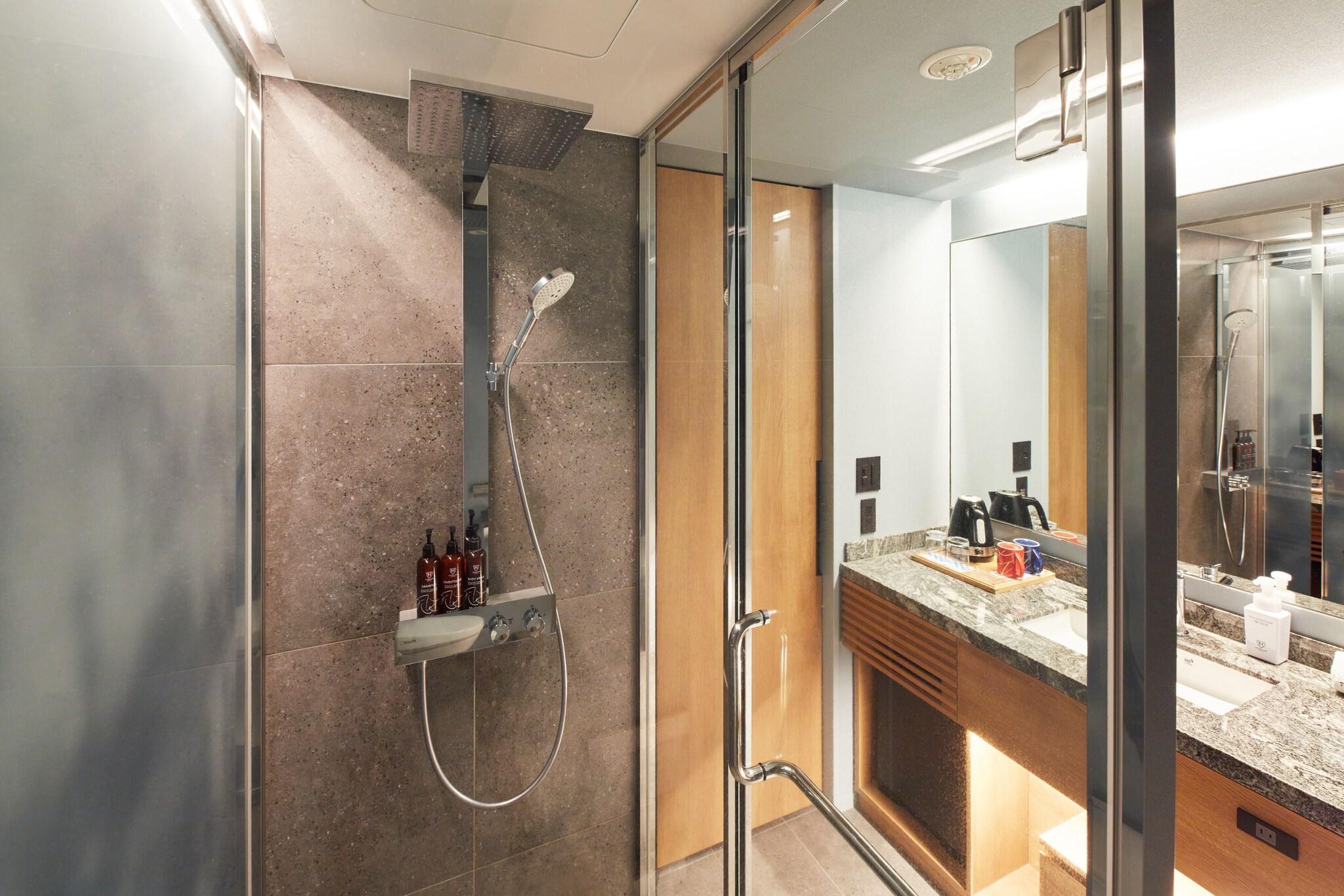 Double King Bed Non Smoking