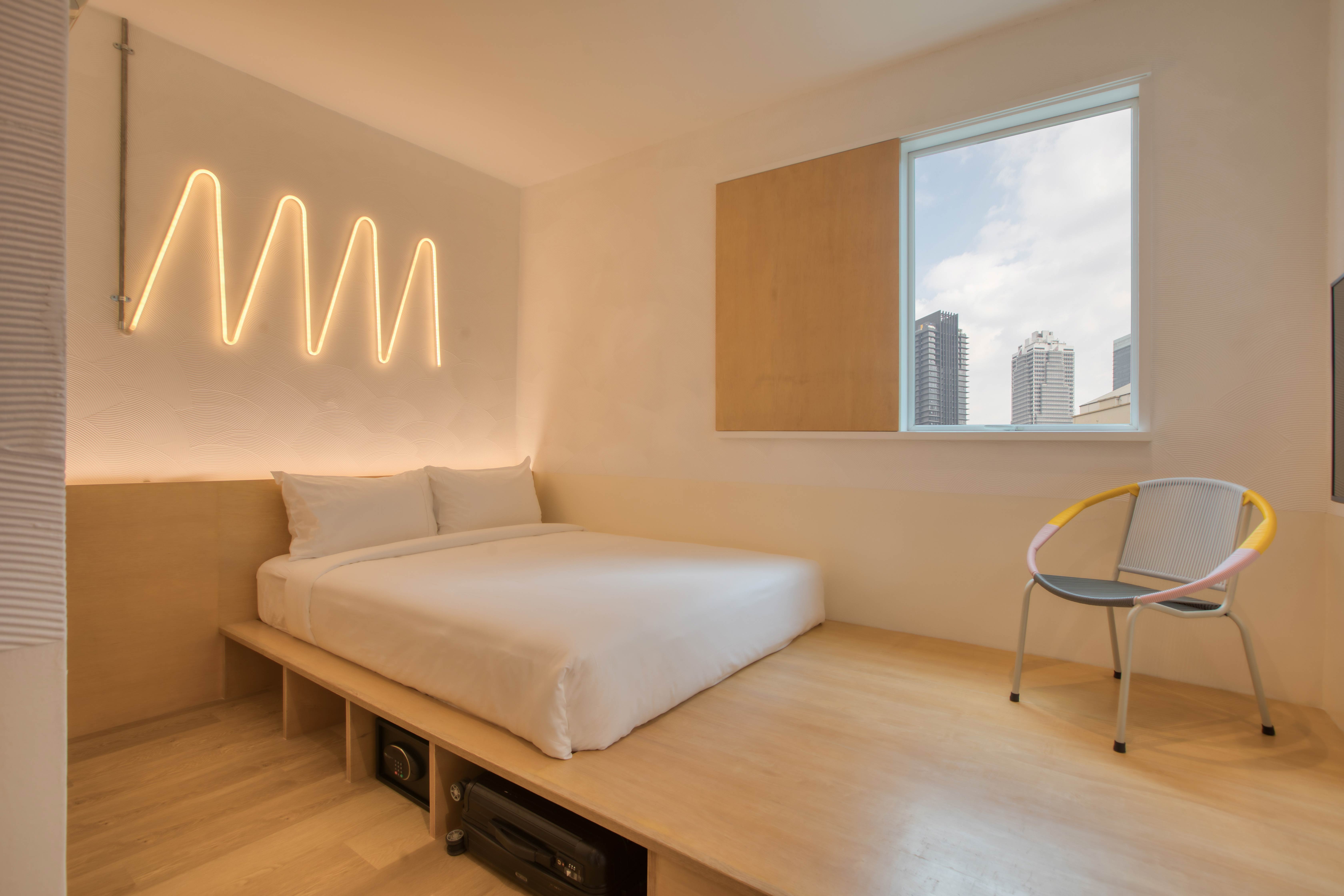 Double City View Queen Bed