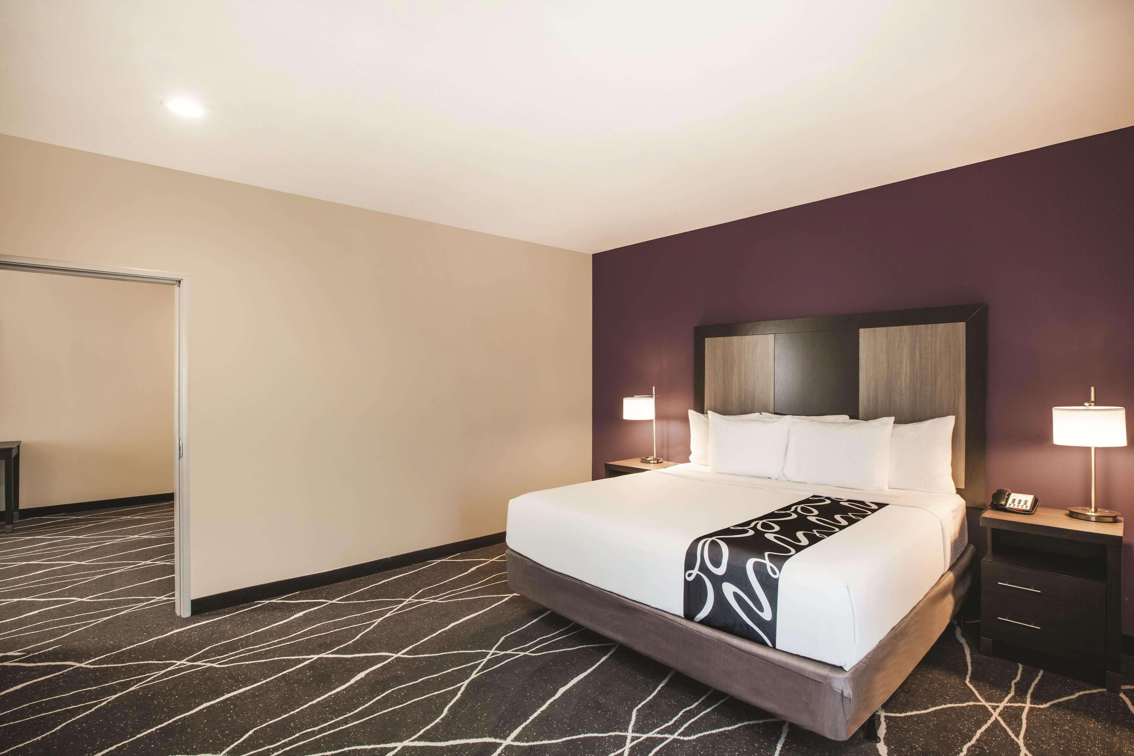 Suite Deluxe King Bed