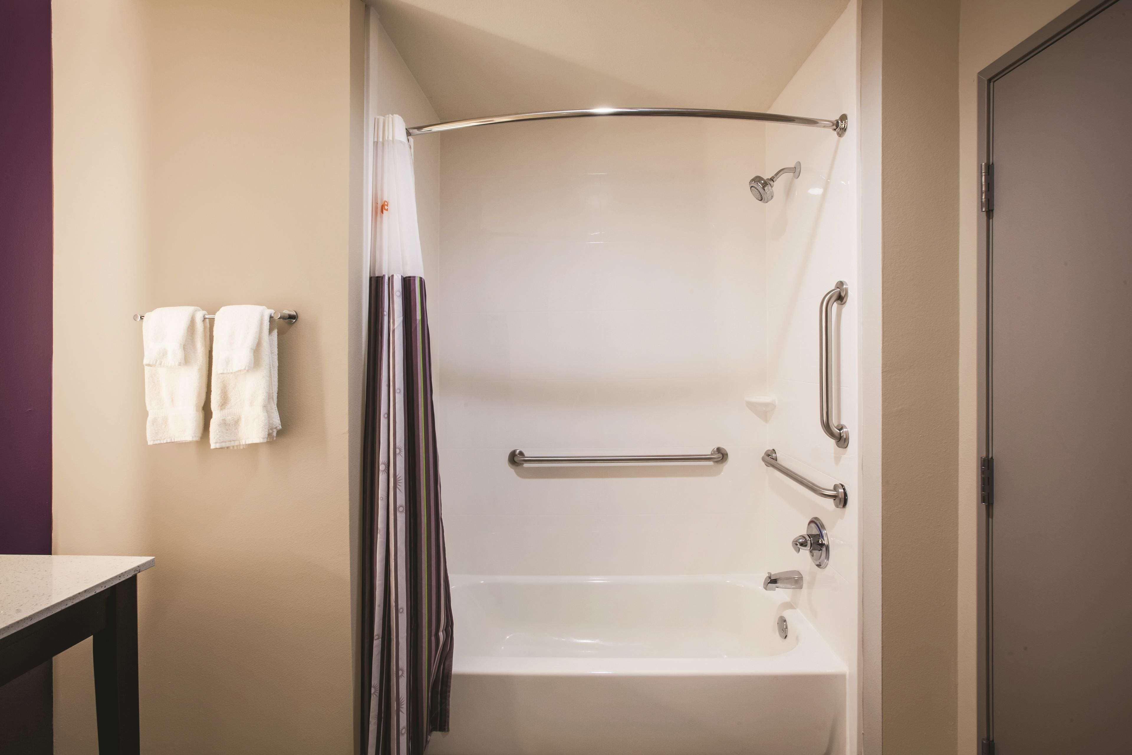 Suite Deluxe King Bed