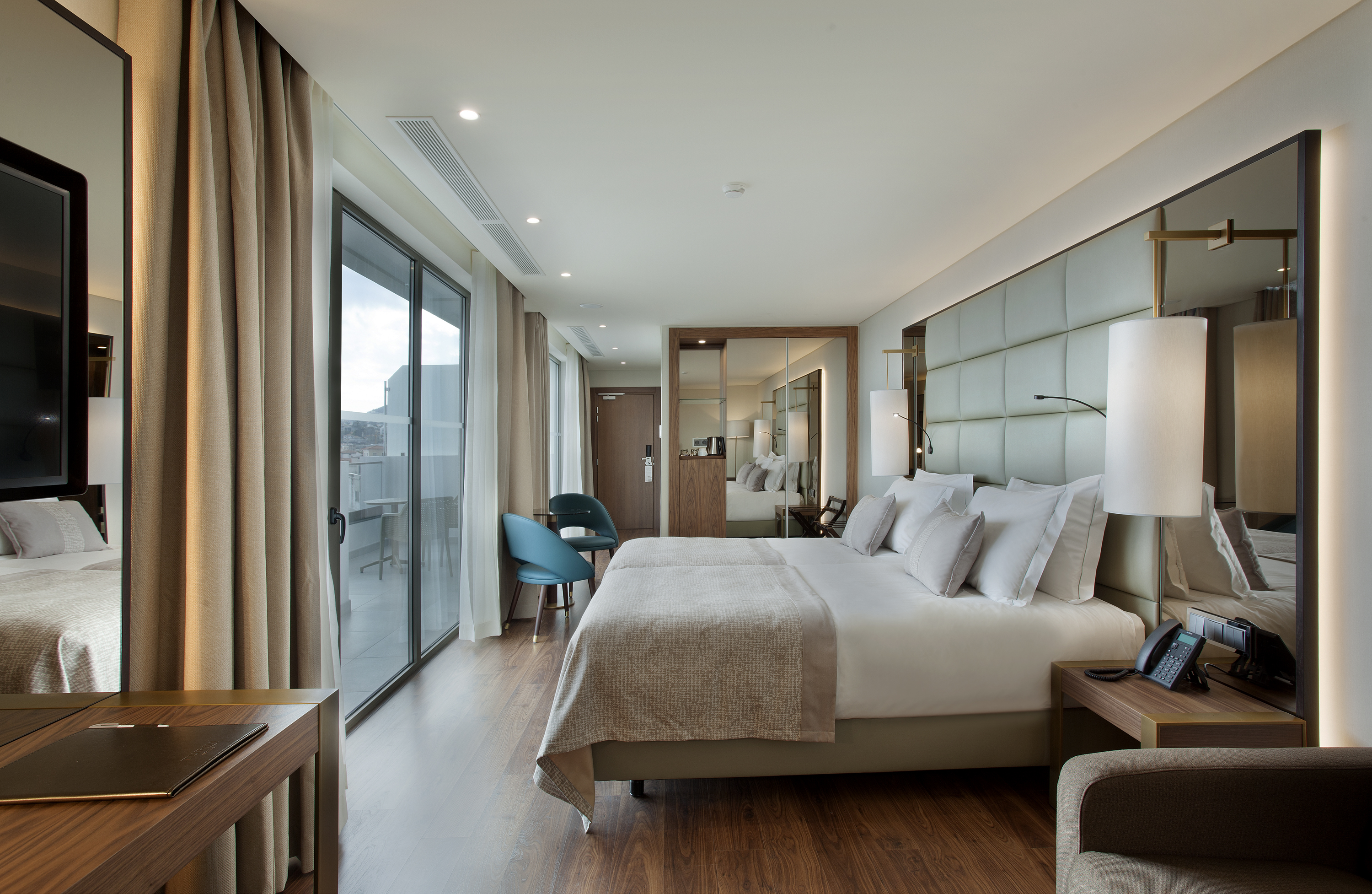 Twin Executive Sea View