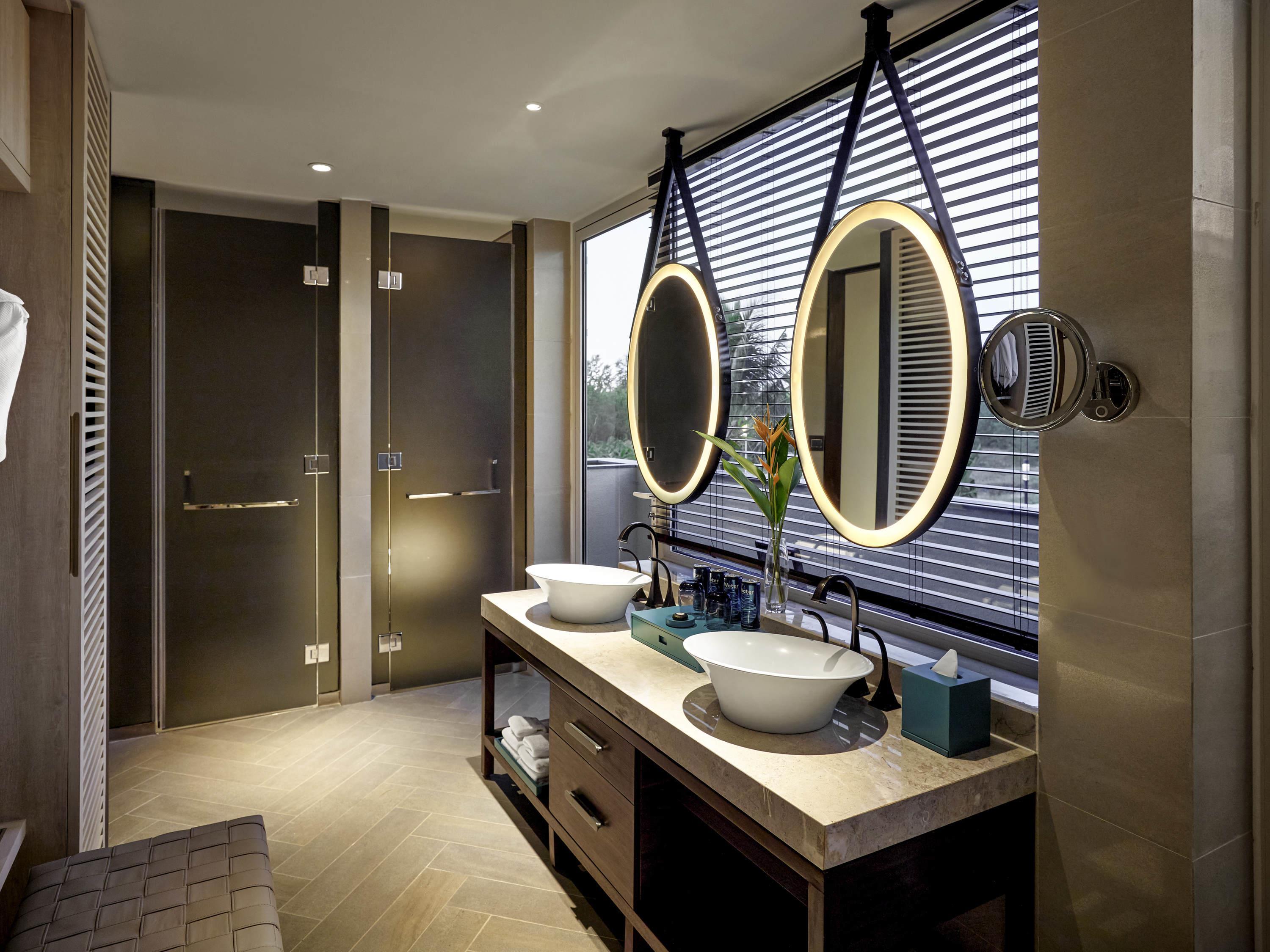 Double Pool View King Bed