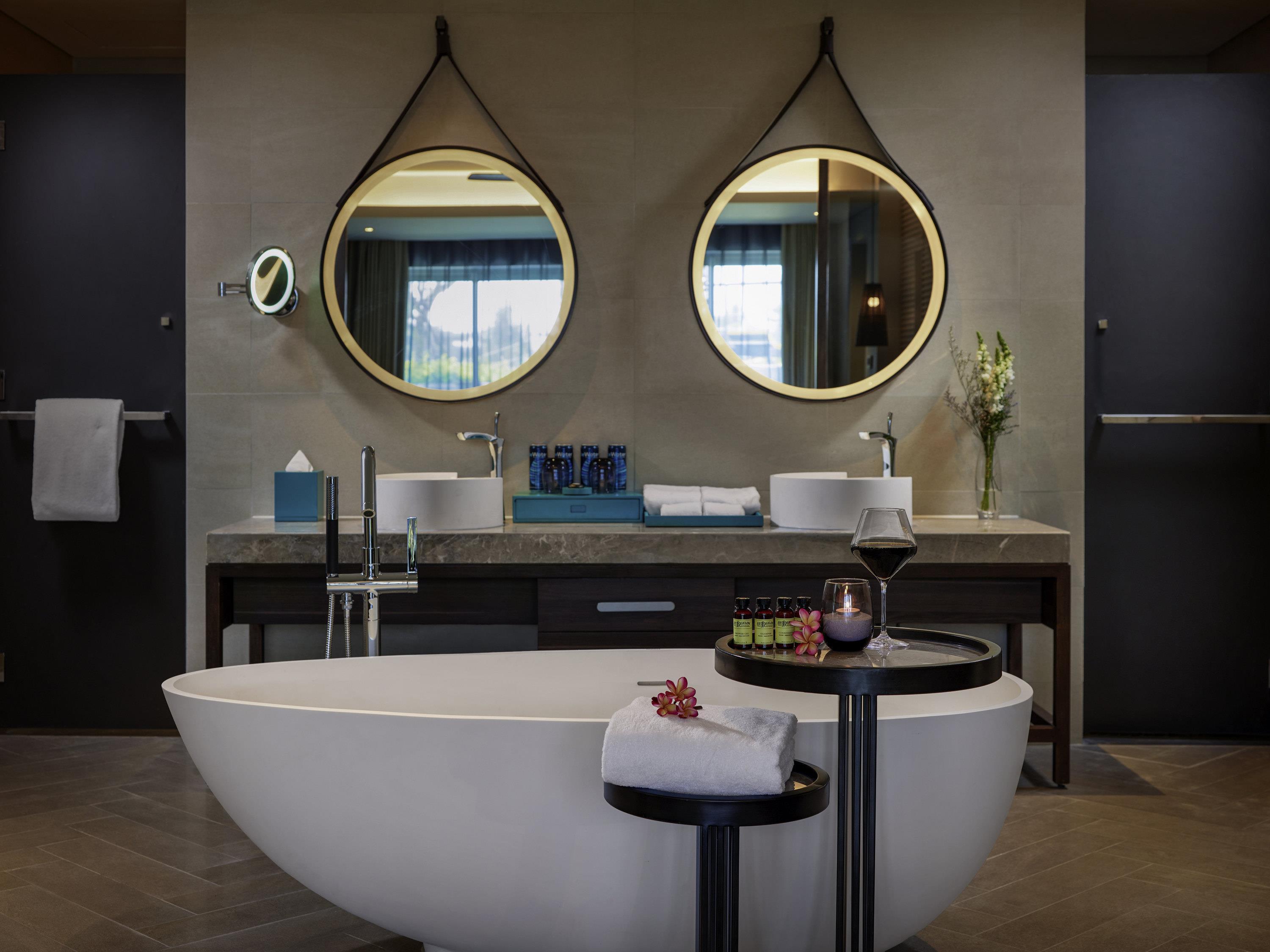 Suite Deluxe Pool View