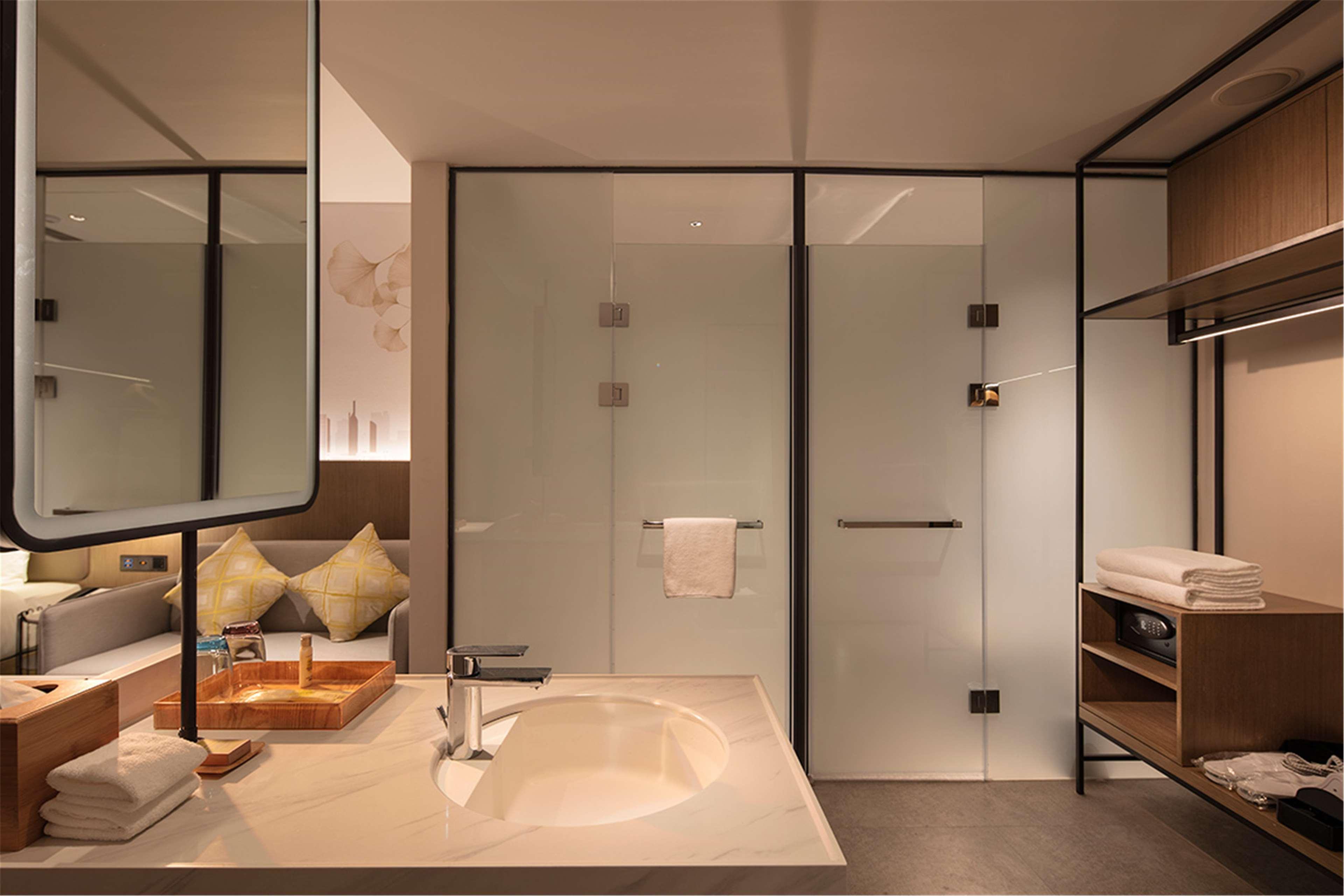 Room Guest Room King Bed