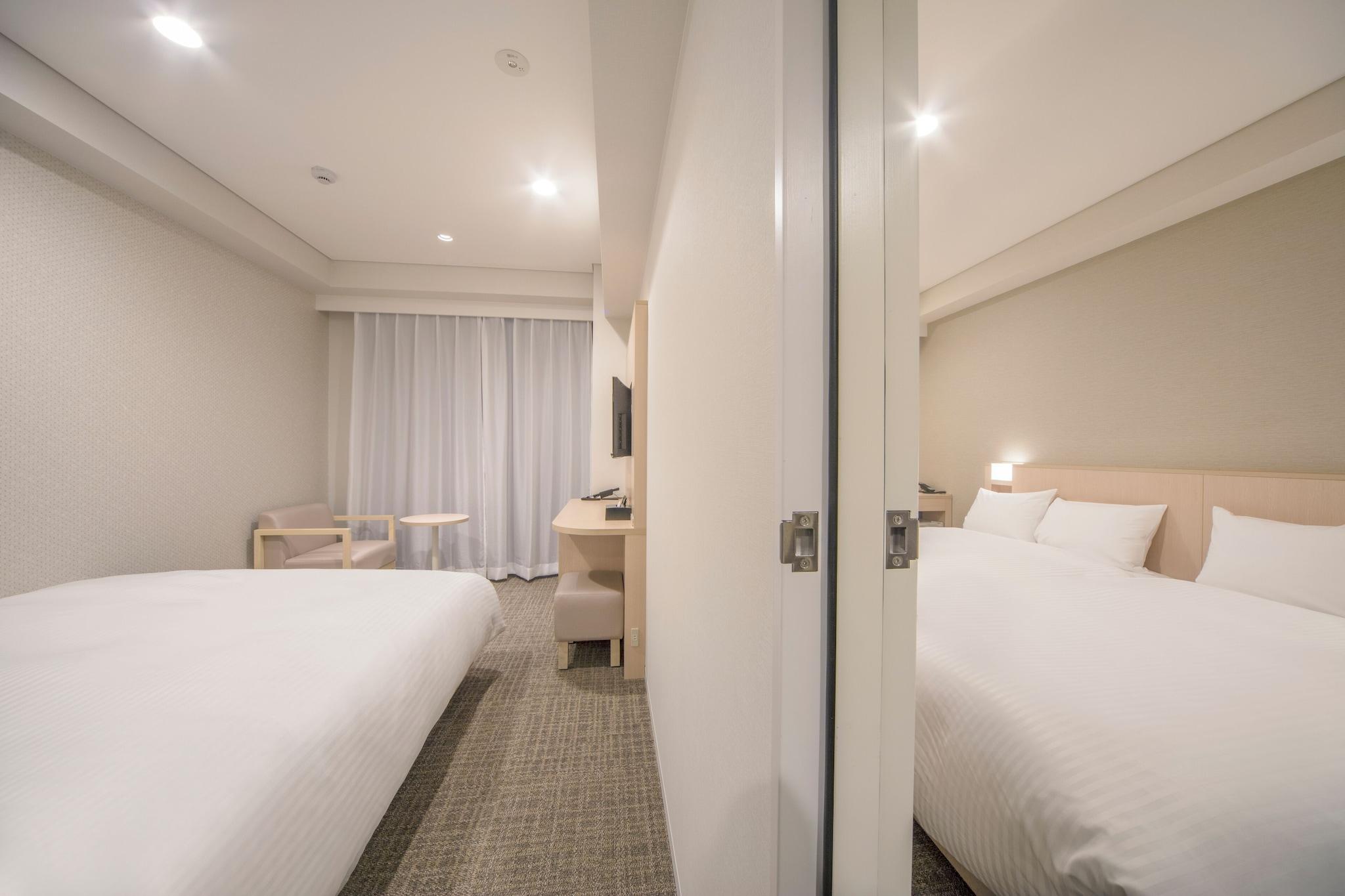 Room Connecting Room