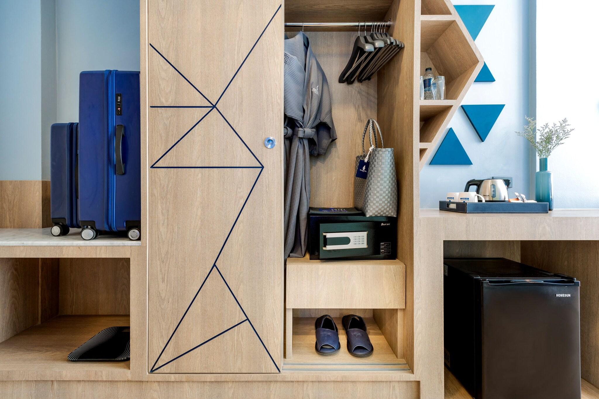 Double Deluxe Pool View