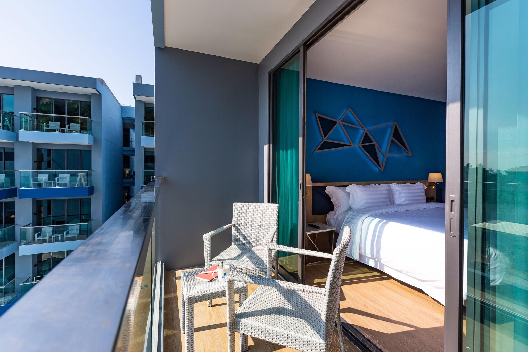 Twin Deluxe Pool View