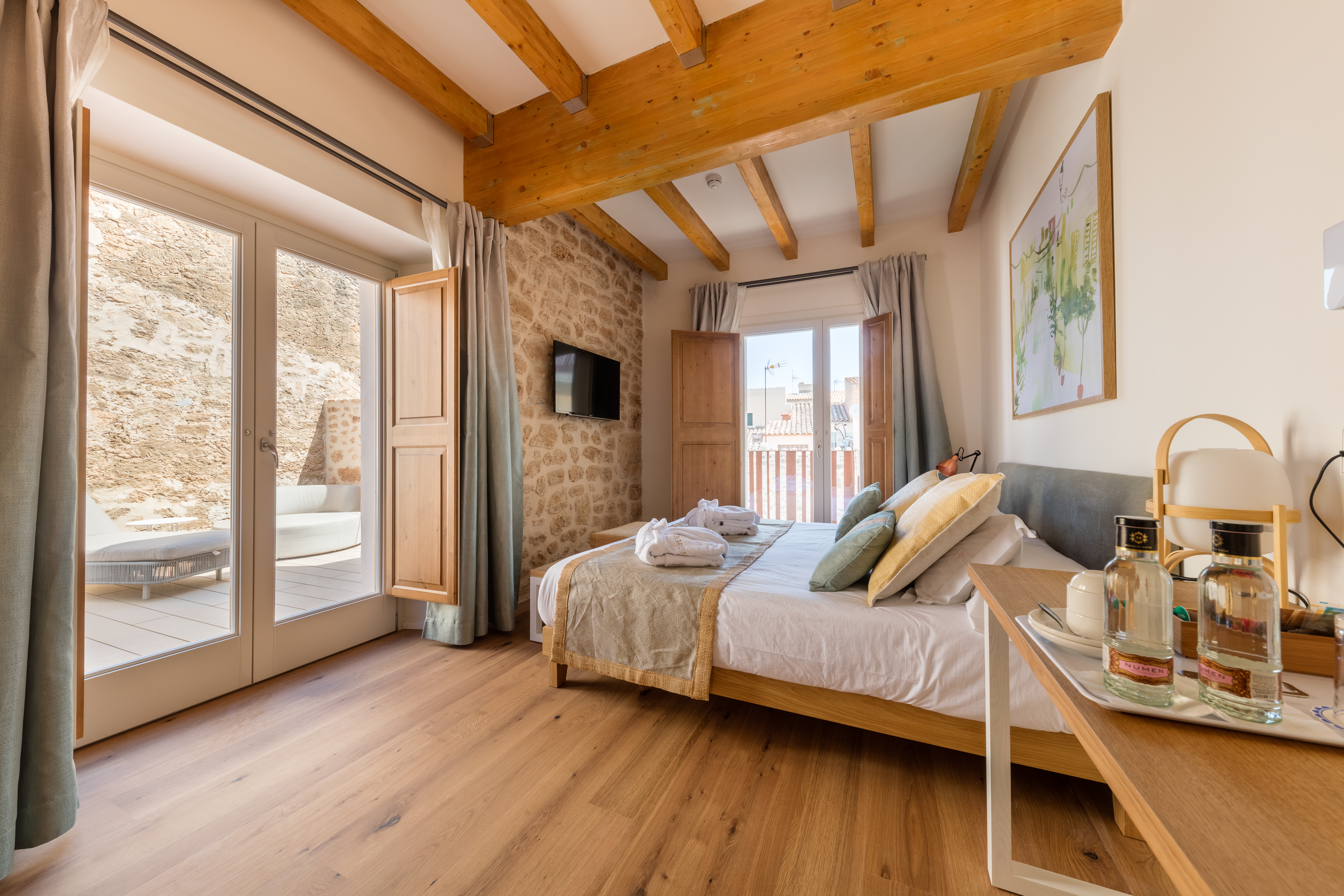 Double or Twin Deluxe with Jacuzzi