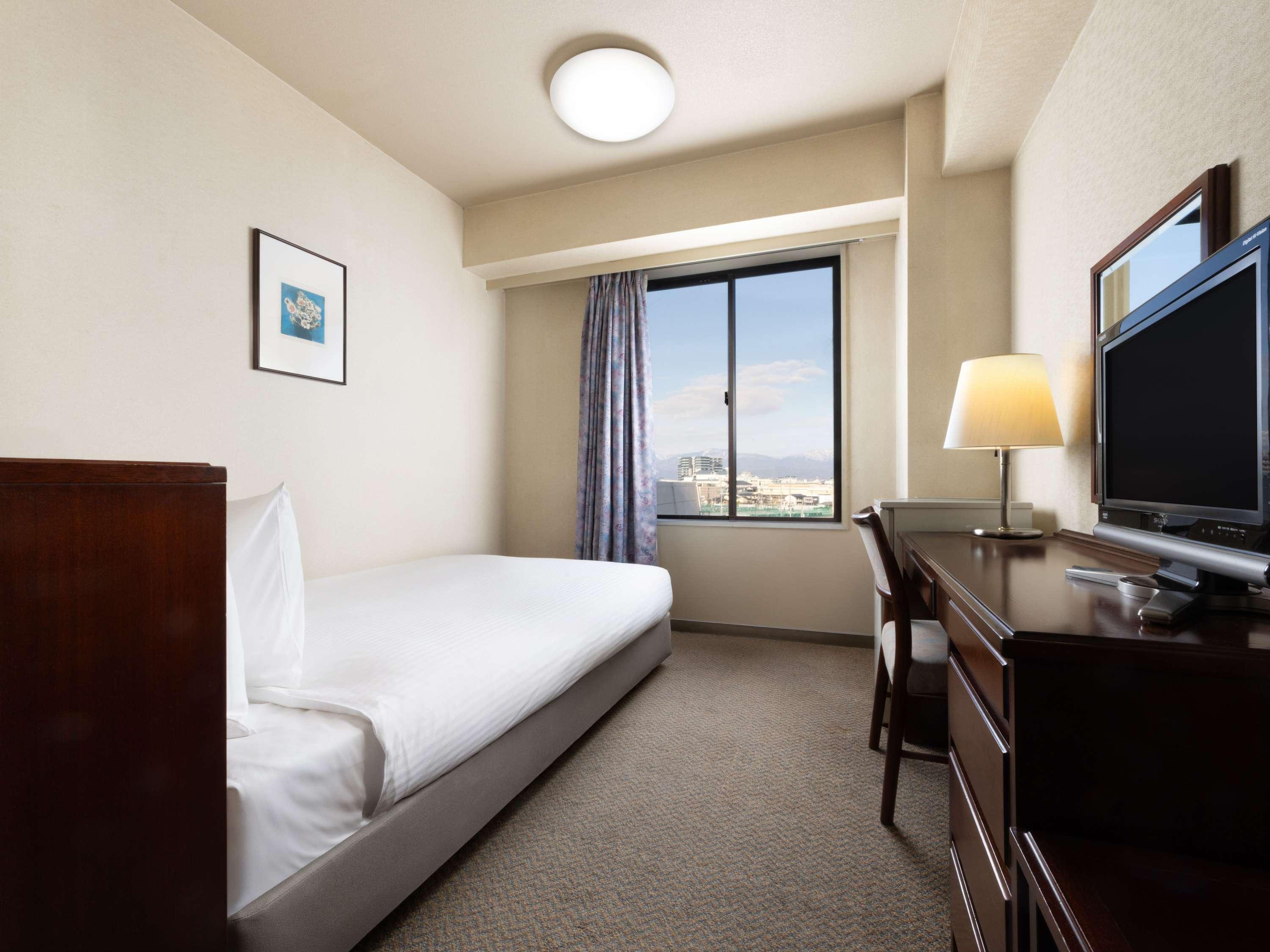 Quadruple Japanese Room with Views