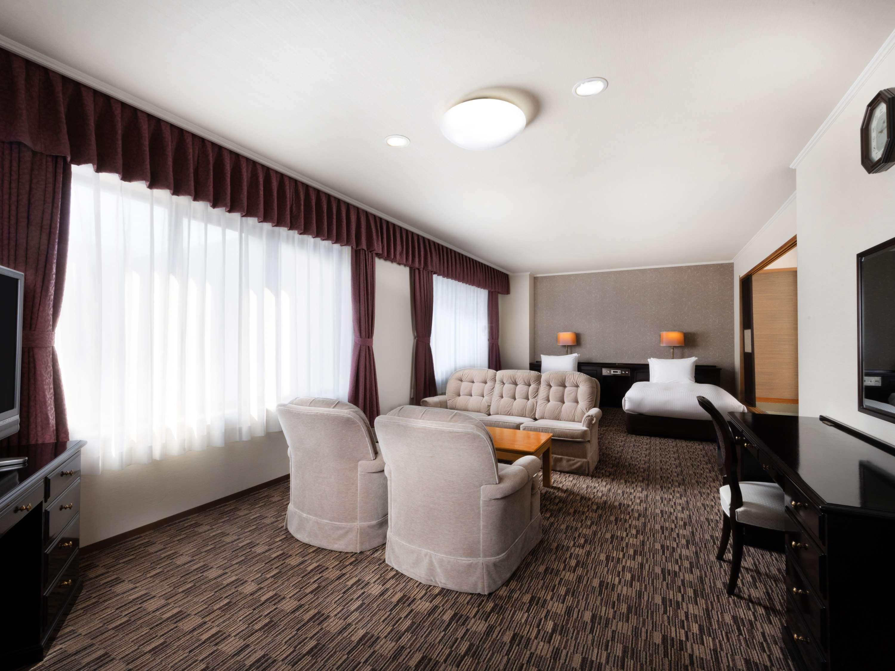 Quadruple Japanese Room with Views