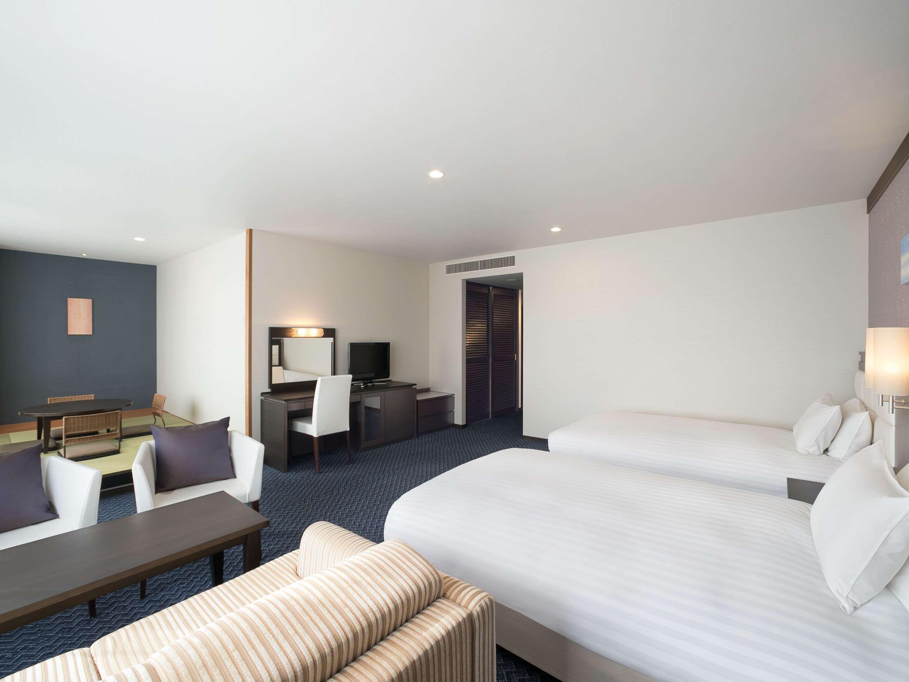 Quadruple Japanese Room with Views