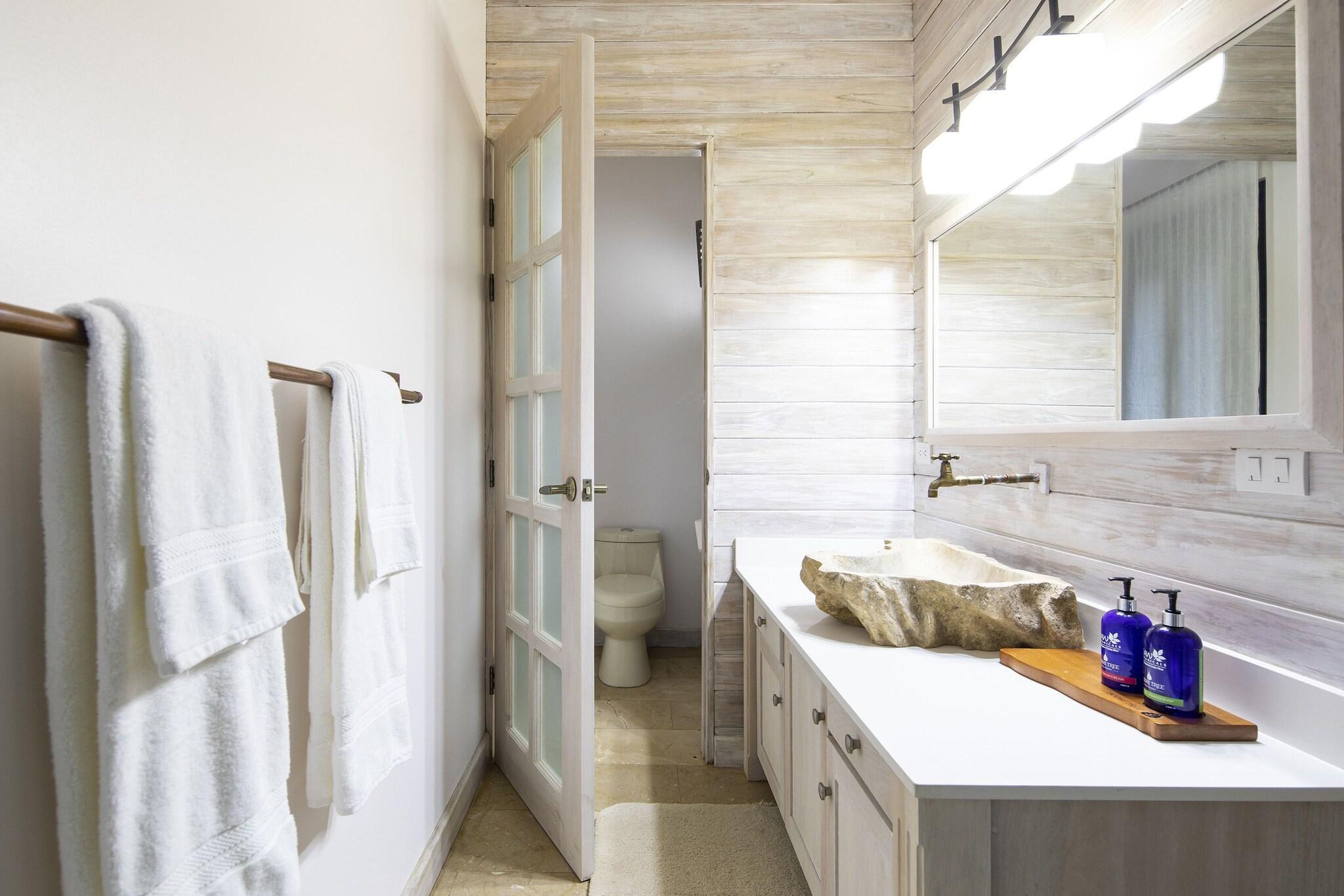 Bungalow Garden View King Bed