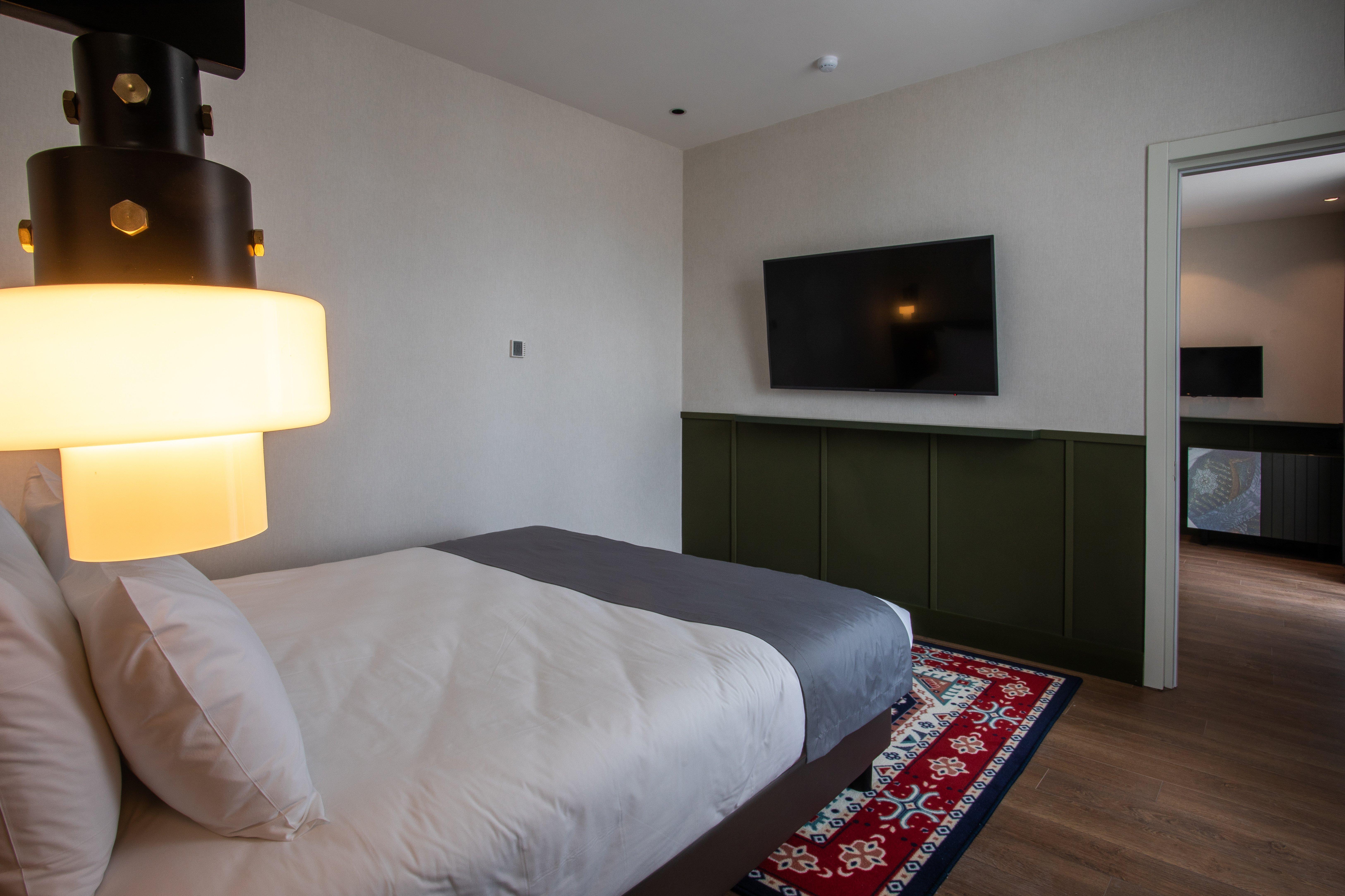 Suite Queen Size Bed