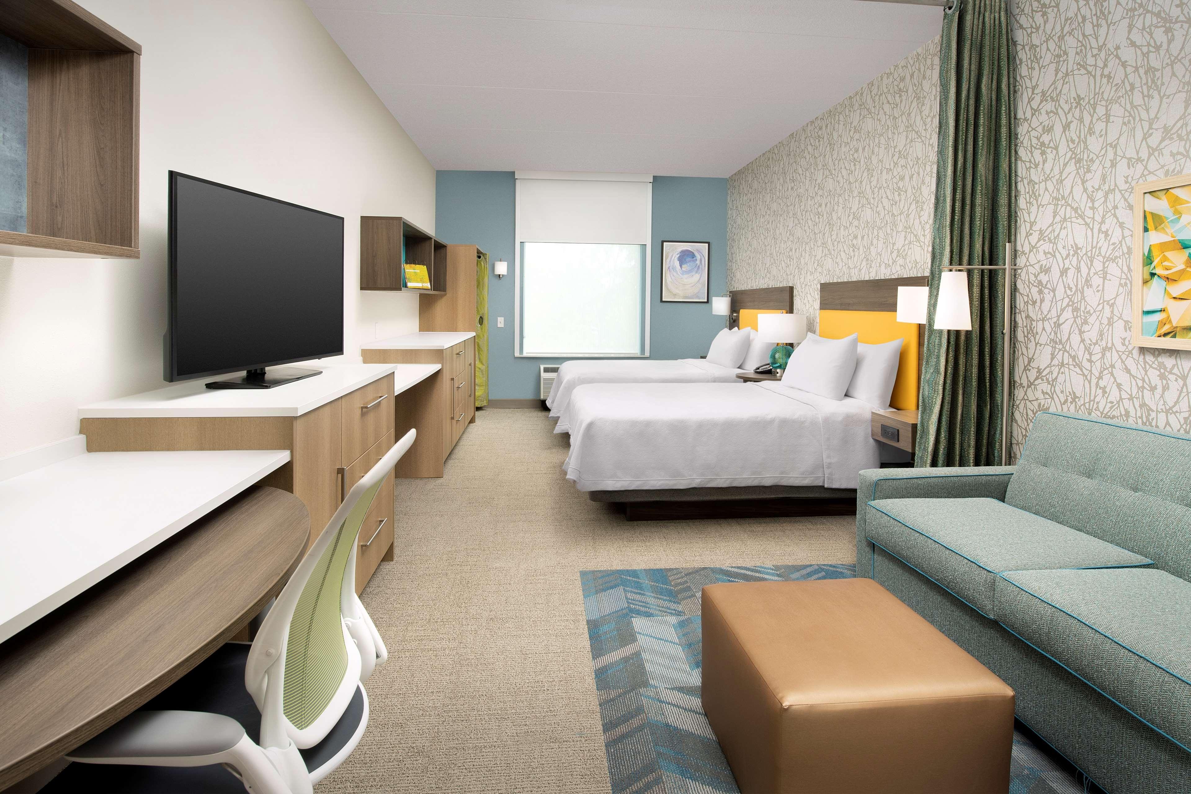 Studio Two Queen Beds