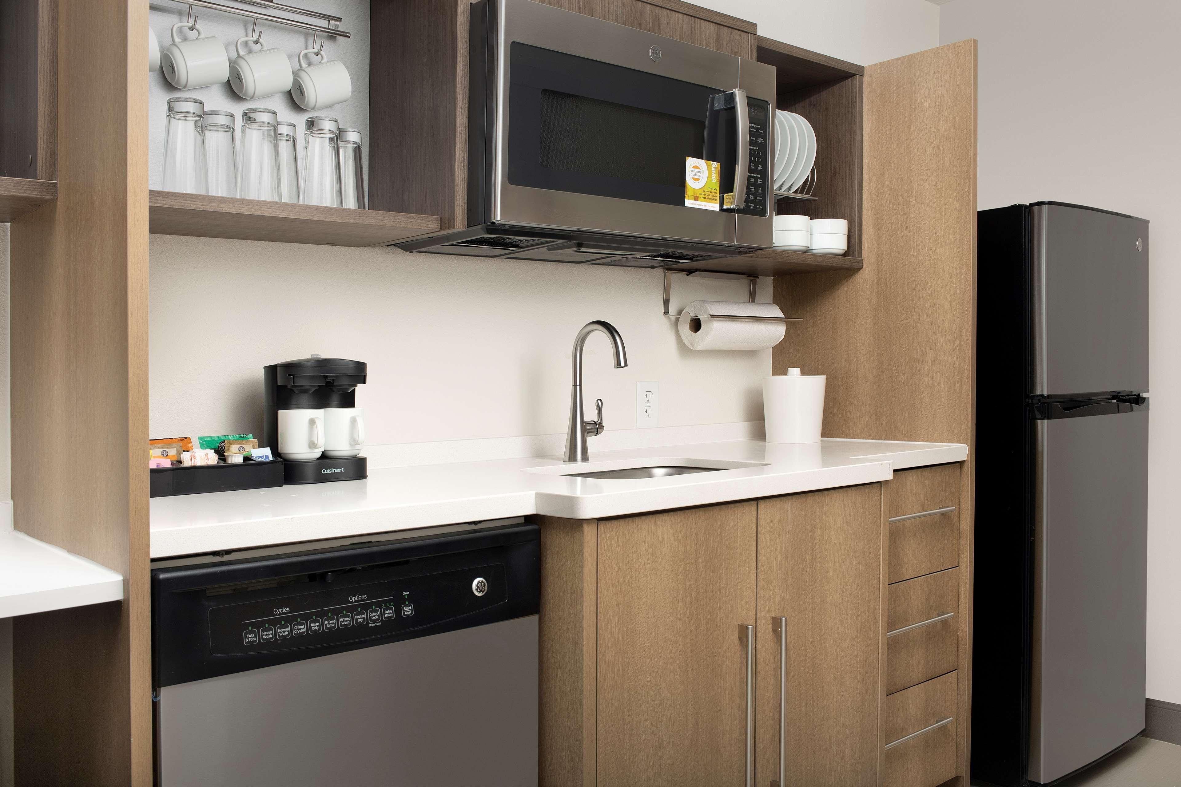 Studio Two Queen Beds Non Smoking