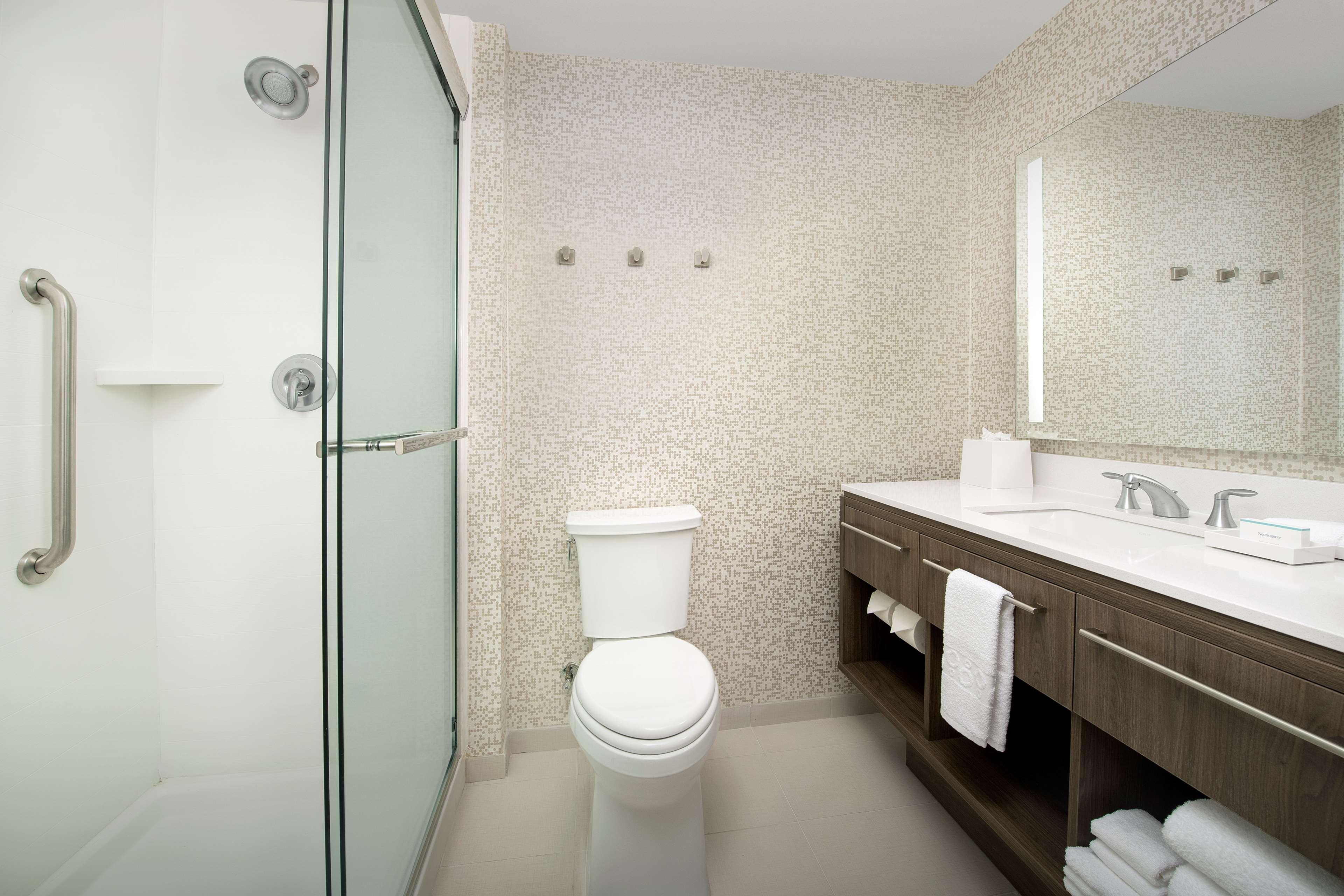 Studio Two Queen Beds Non Smoking