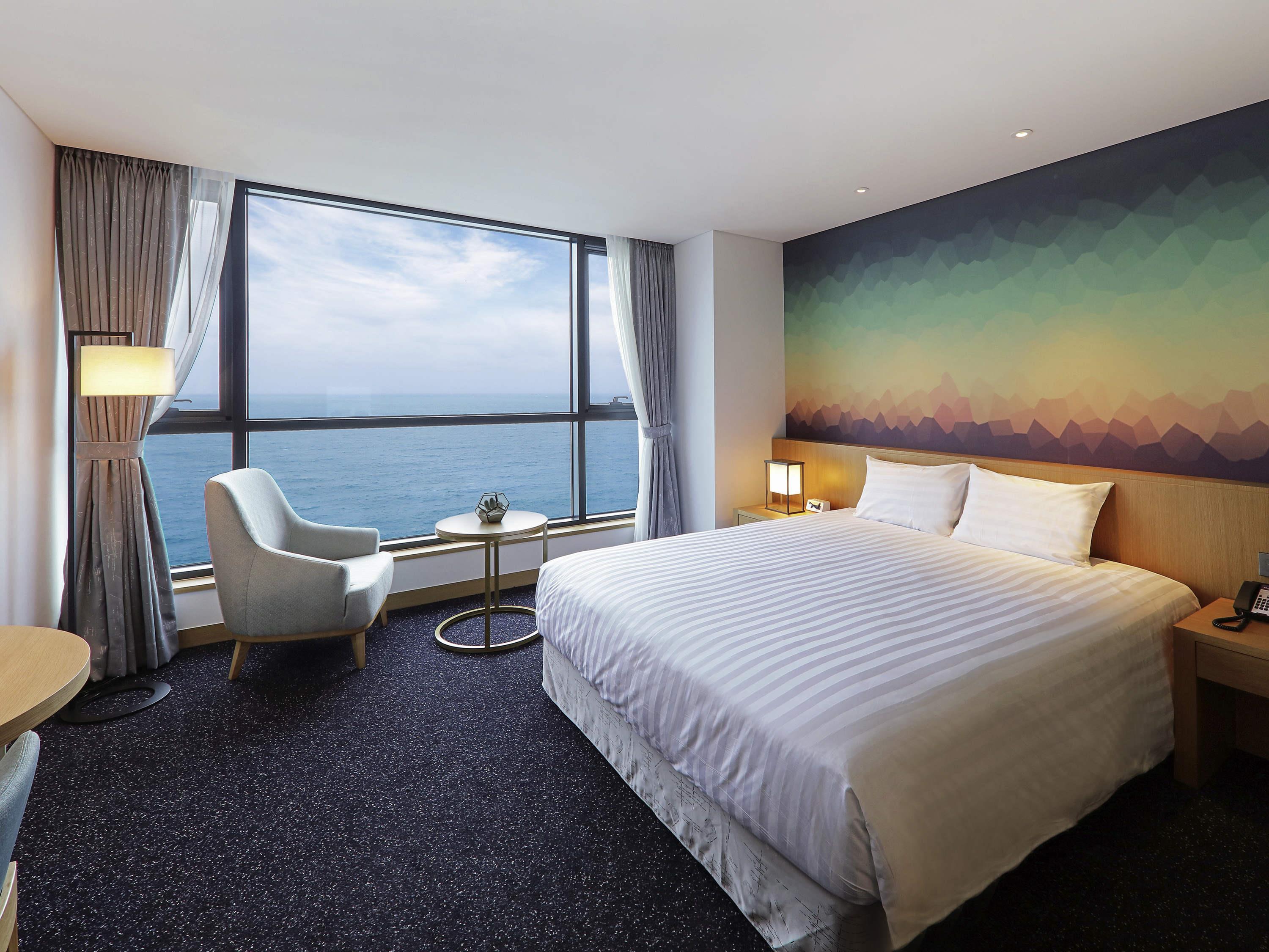 Double Ocean Front King Bed