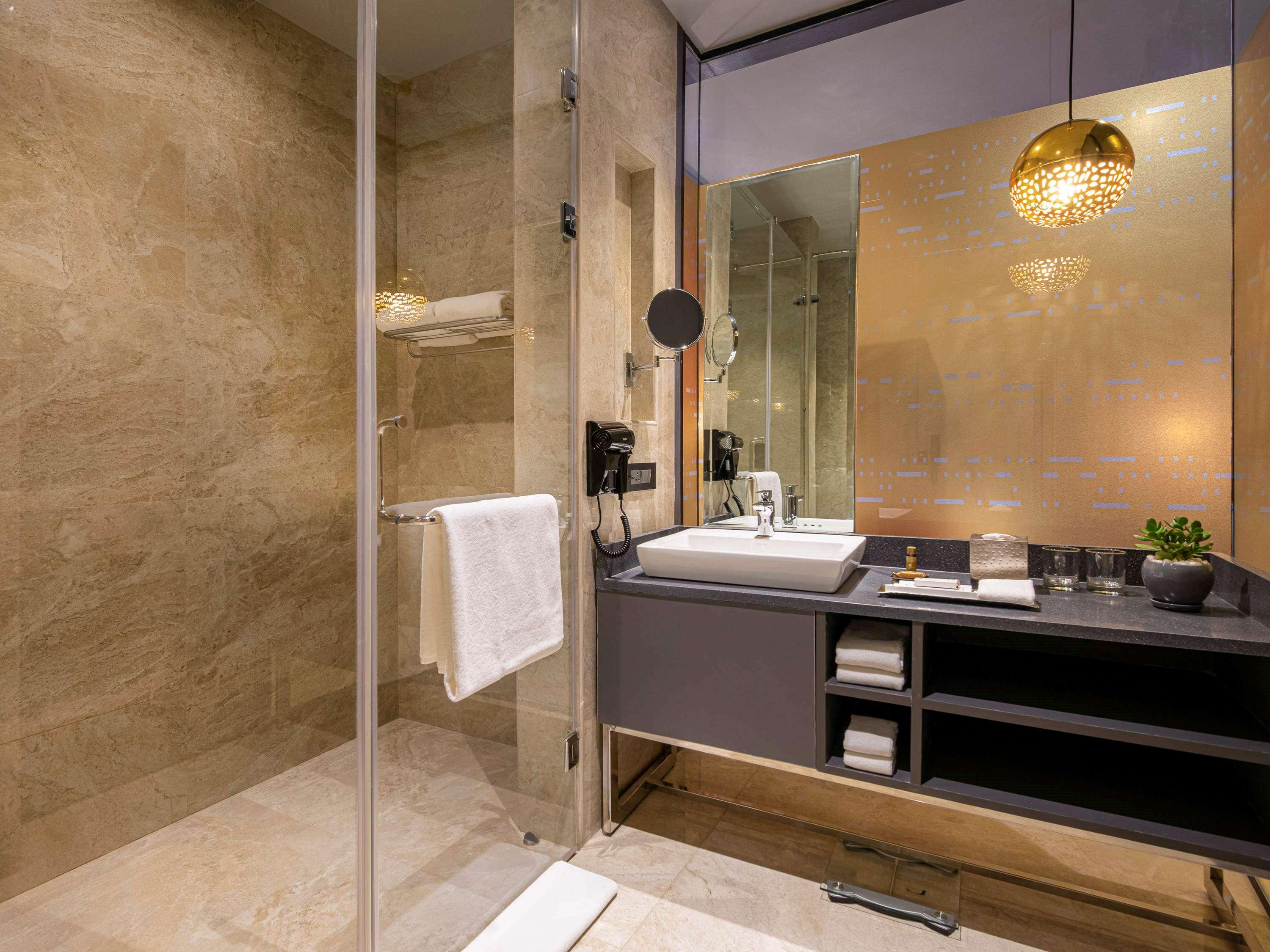 Double Deluxe King Bed