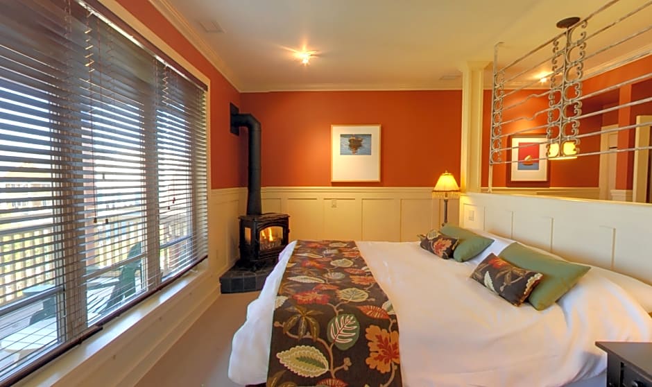 Studio King Size Bed