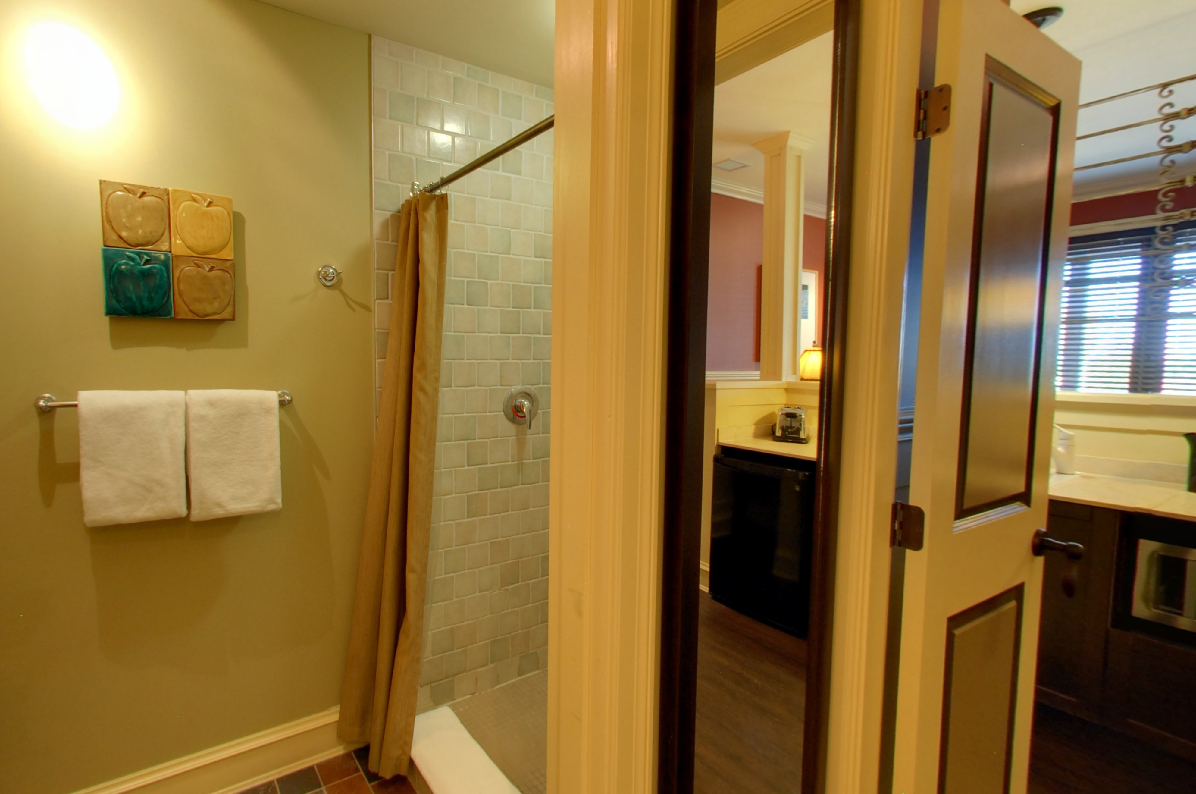 Studio King Size Bed