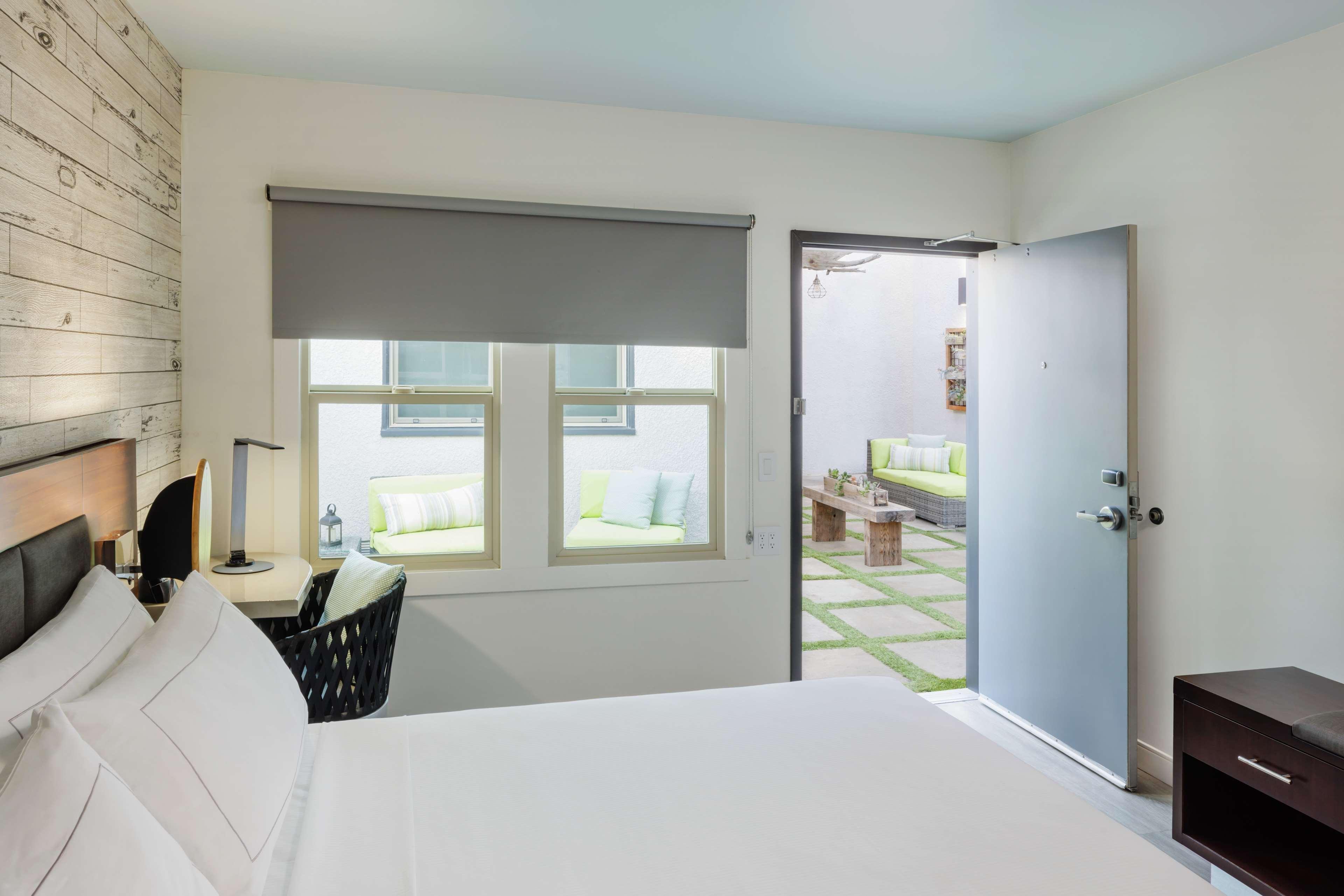 Bungalow King Size Bed