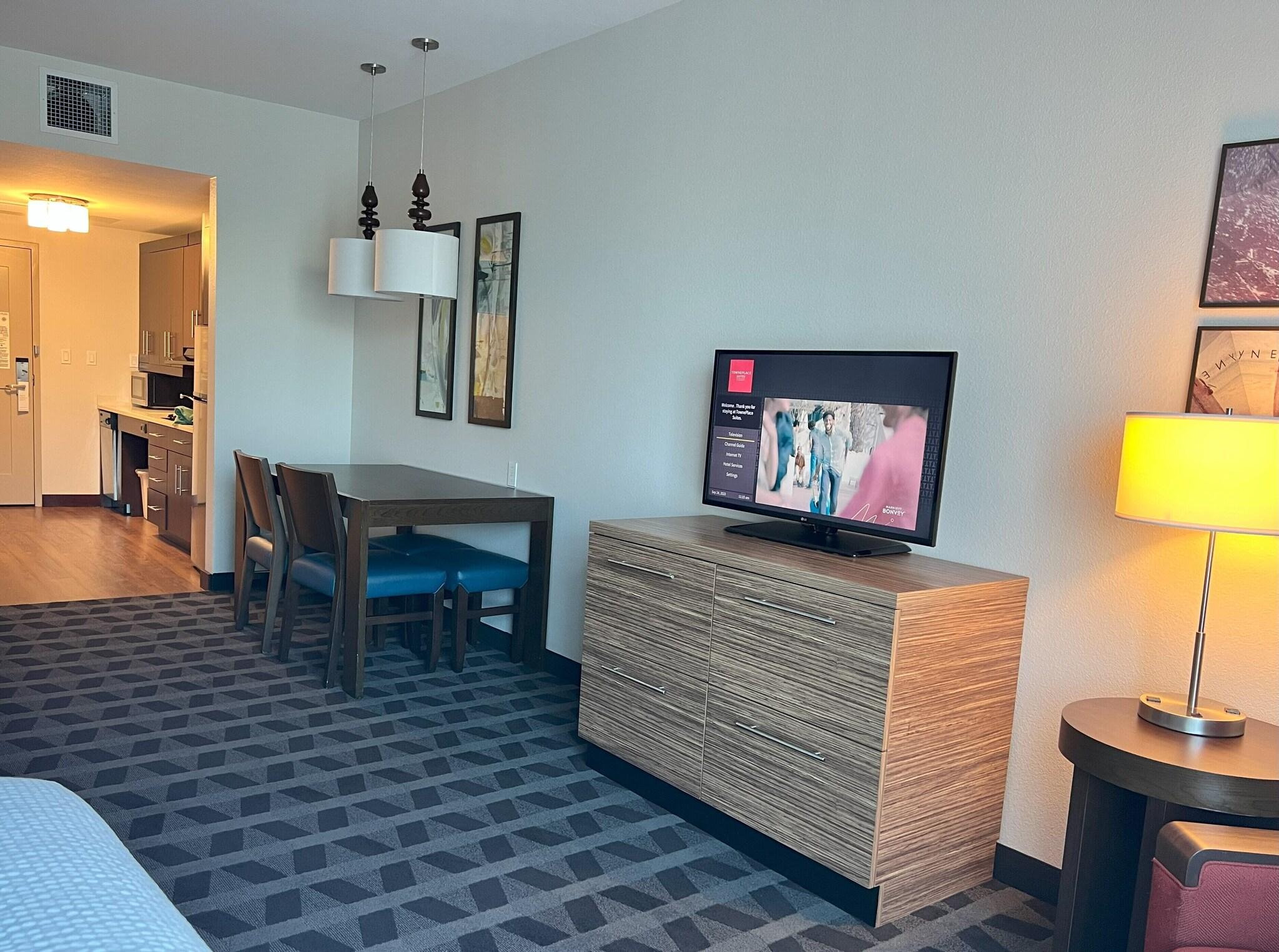 Studio Two Queen Beds