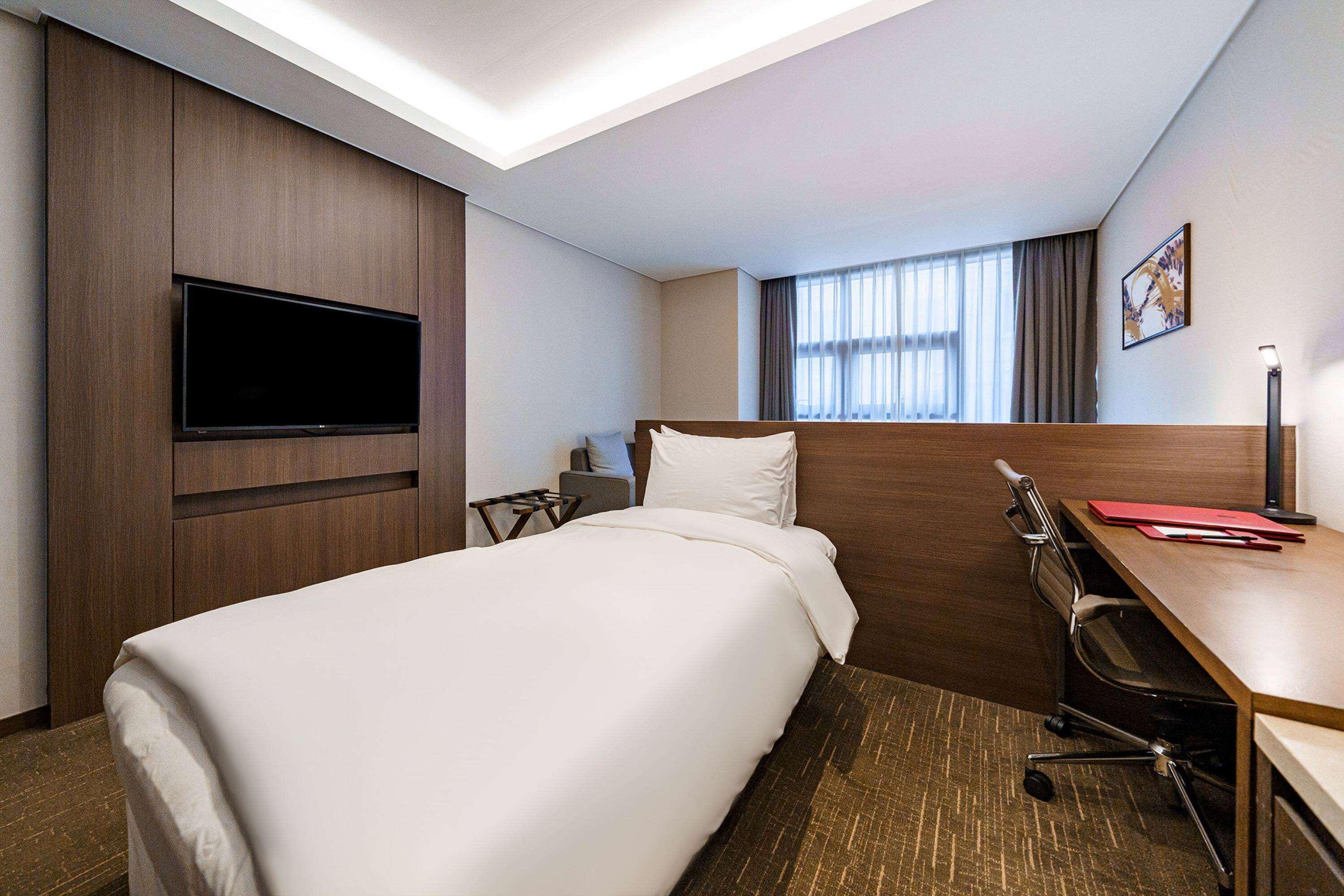 Family Room Three Beds