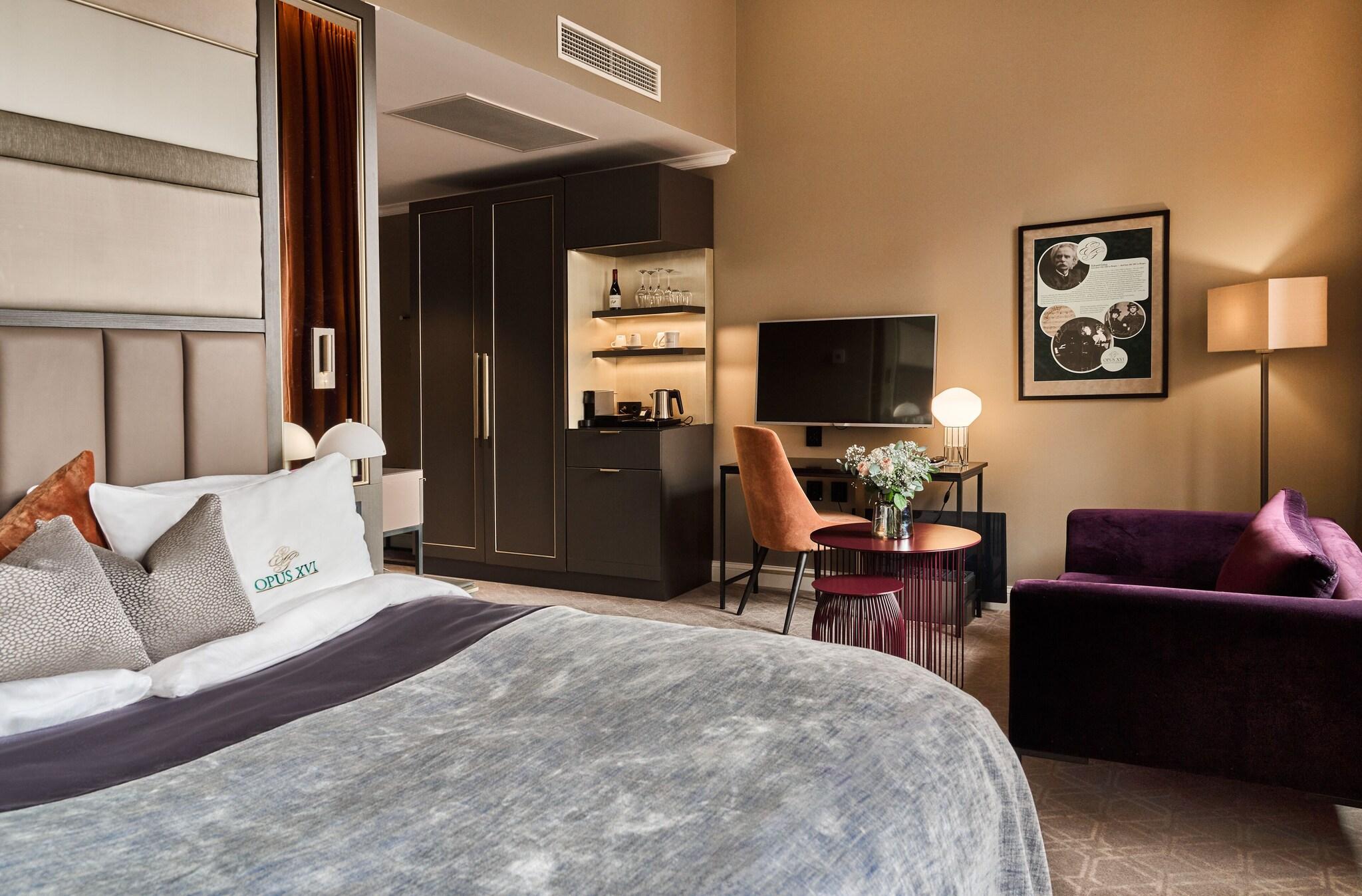 Twin Deluxe City View