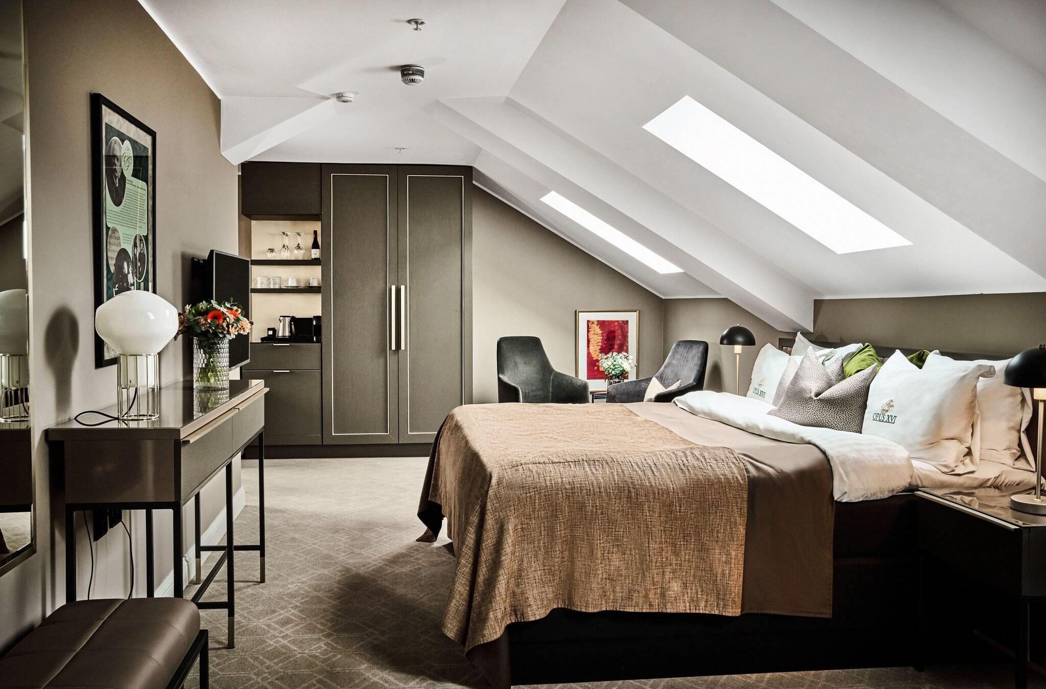 Junior Suite King Size Bed