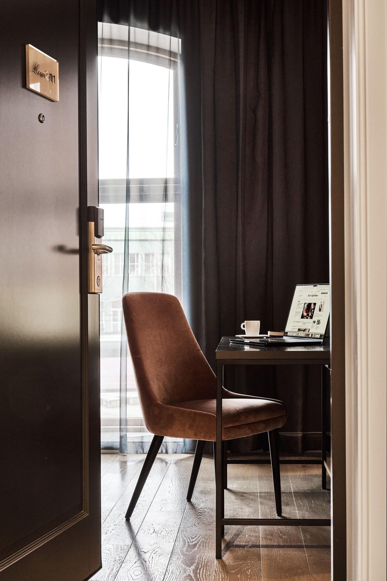 Double Classic Double Bed