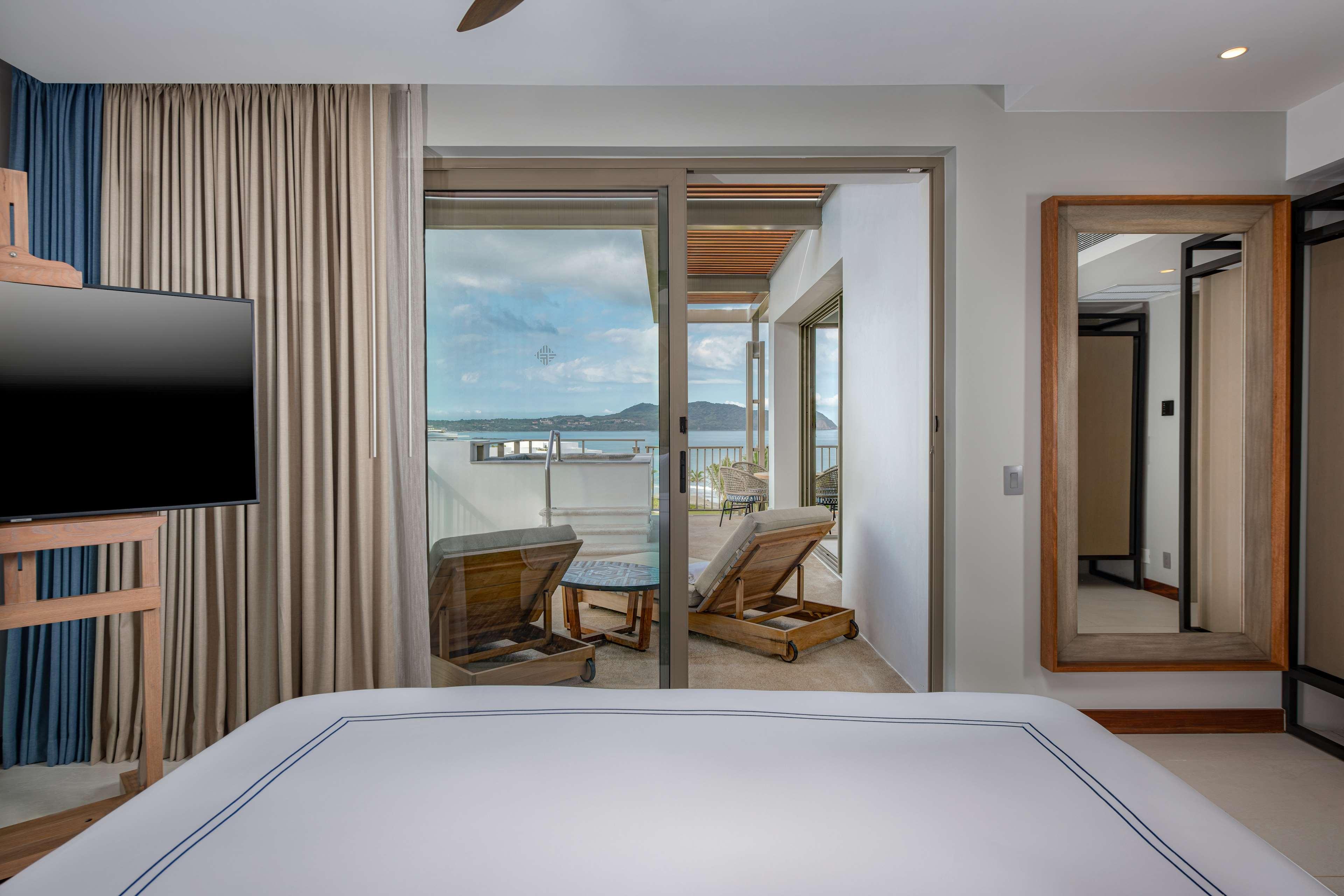 Suite Ocean View King Bed