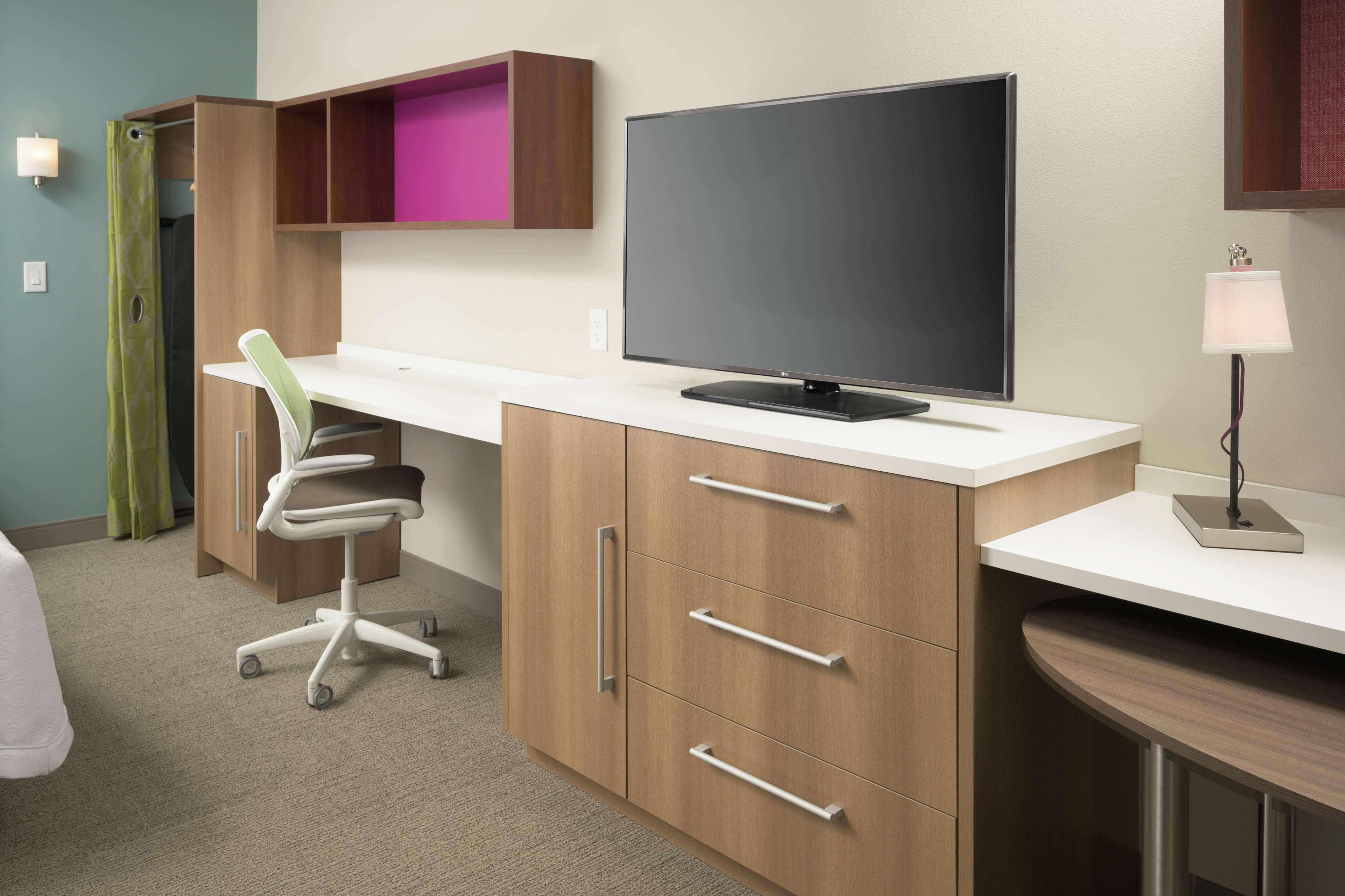 Suite Accessible King Size Bed