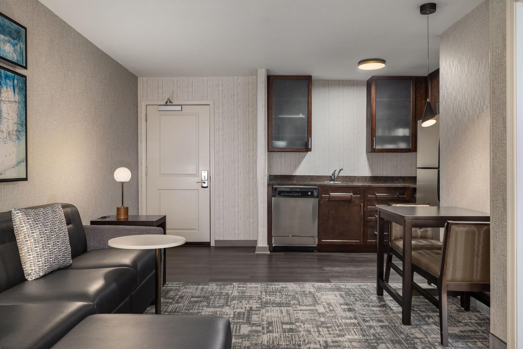 Suite Accessible King Size Bed