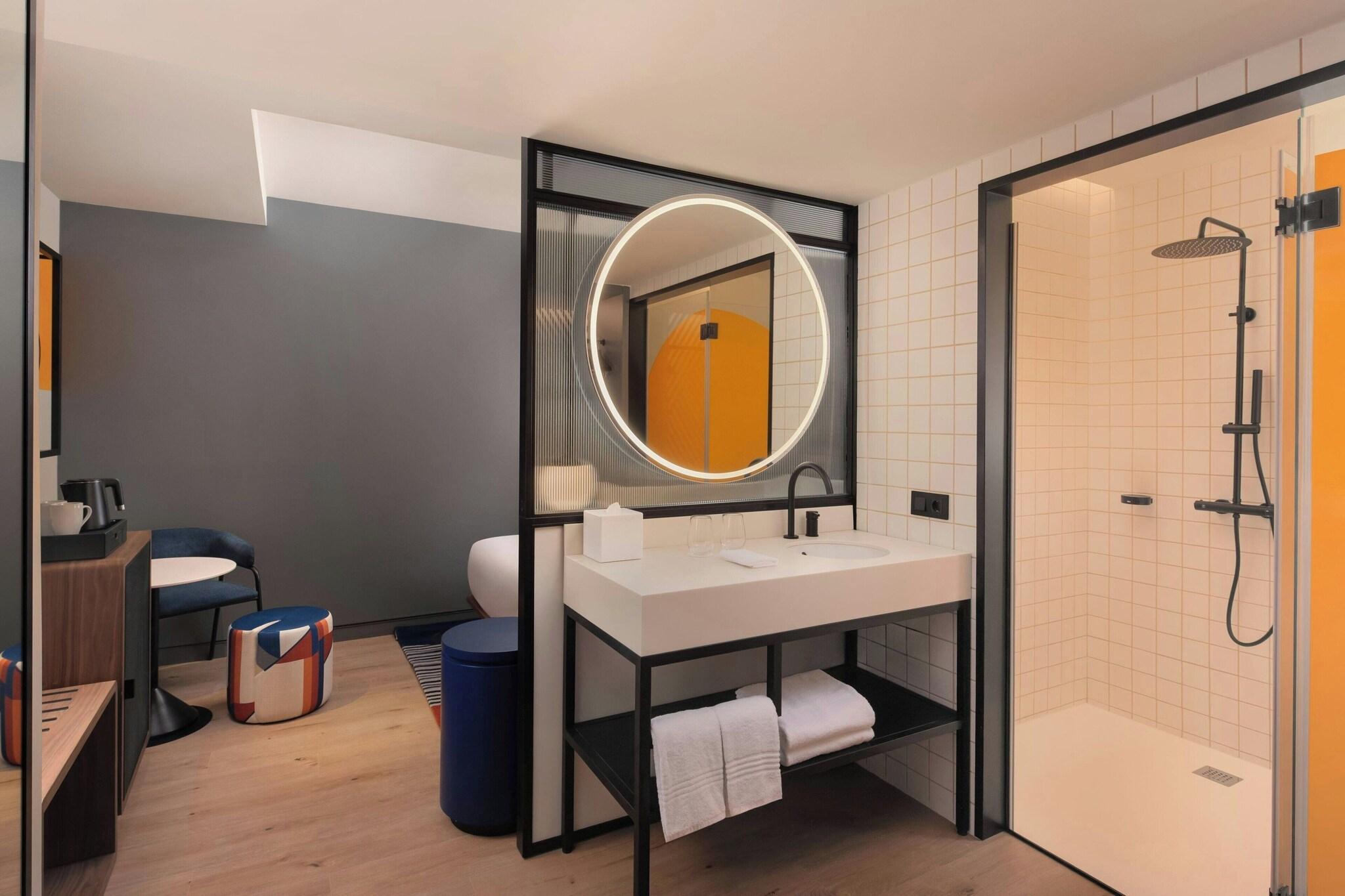 Double King Size Bed