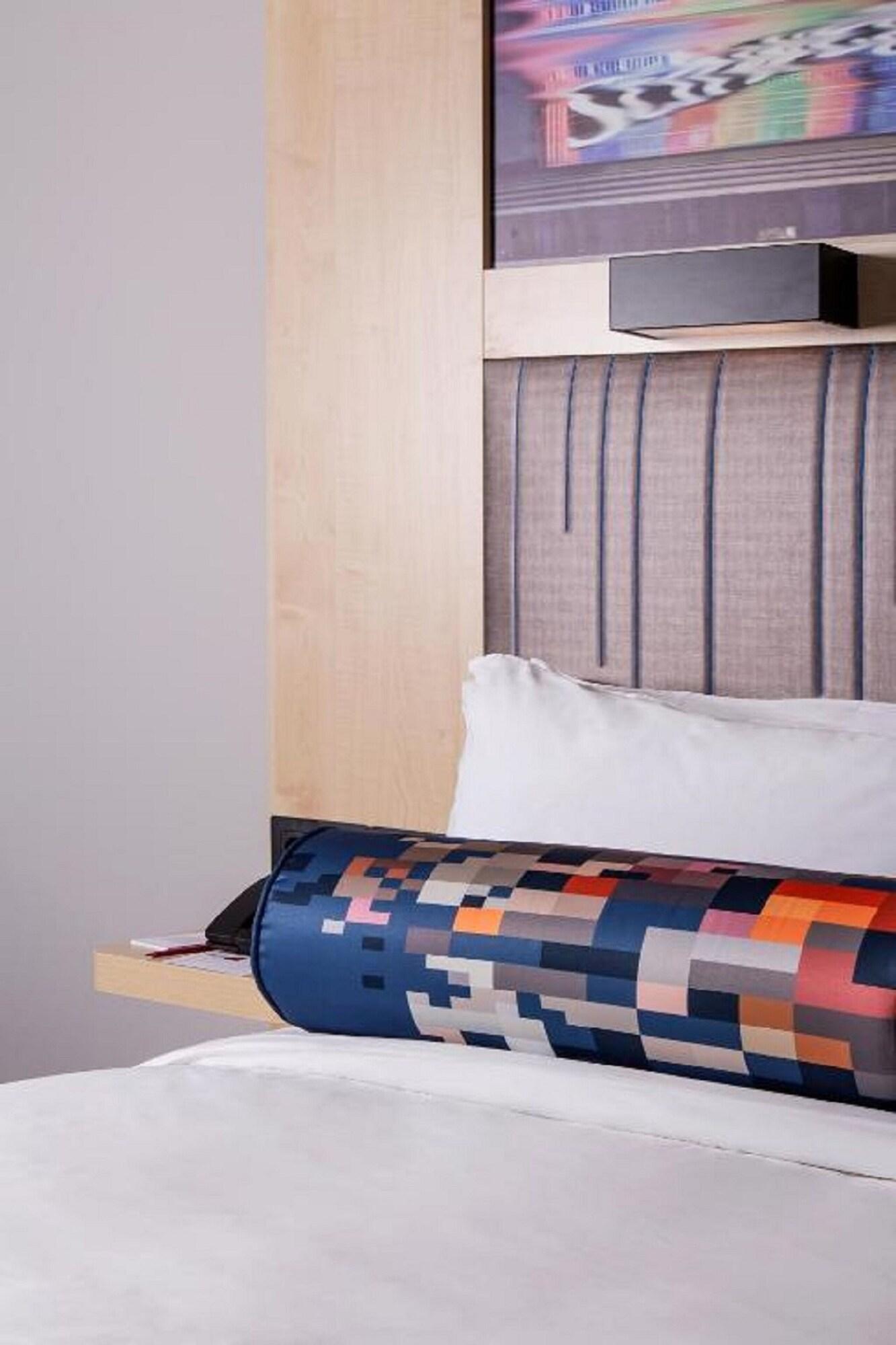 Double City View Queen Bed