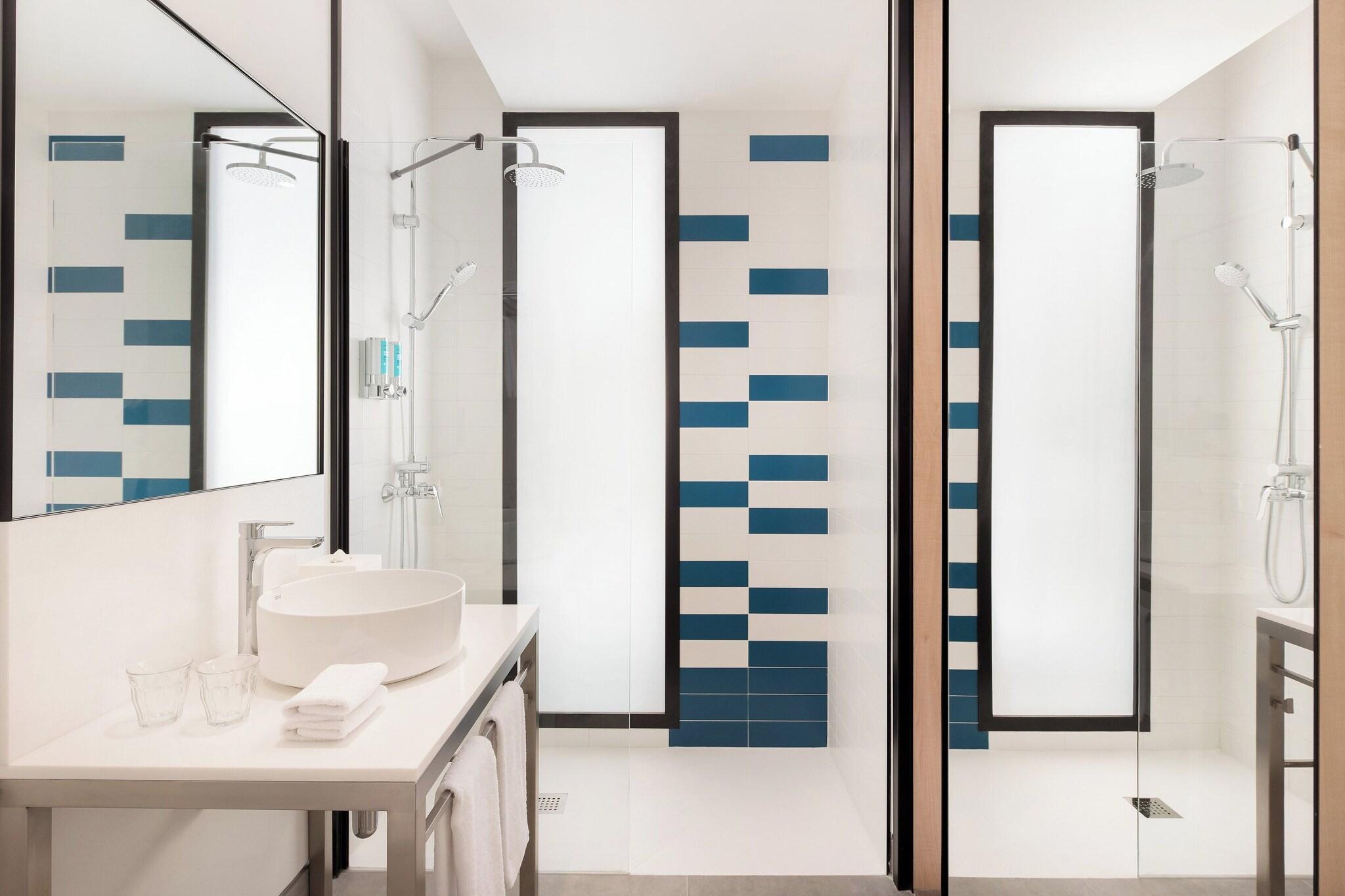 Double Queen Size Bed