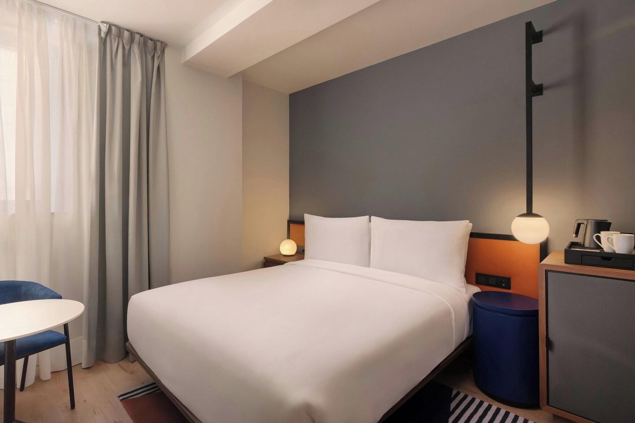 Double Queen Size Bed